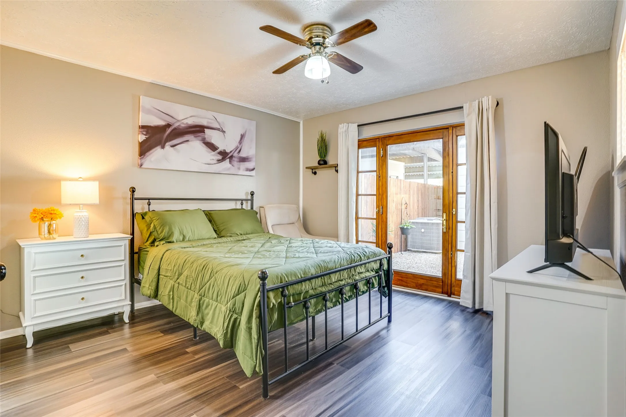 Townhouse For Rent in Dallas County , 42 W Creek Lane 3, Grand Prairie, Texas 75052, 3 Bedroom, 3 Bathroom, Garage spaces, 1,584 Sqft, built in 1971, mls#21373179, Real Estate Agent in Grand Prairie, Homes For Rent in Dallas county, Homes For Rent in Grand Prairie, Realtor in Grand Prairie Texas, Real Estate Brokerage Independent Realty Texas, Luminita Cordes Realtor