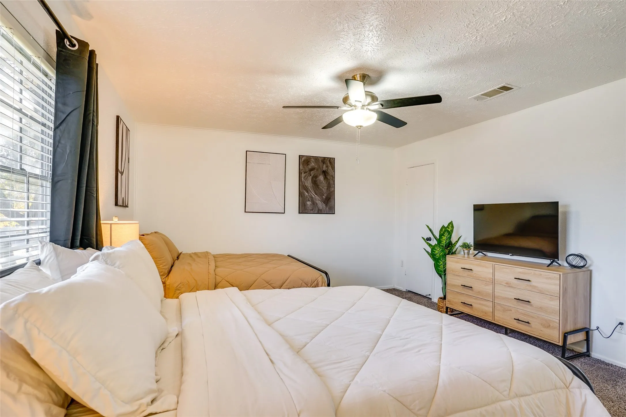 Townhouse For Rent in Dallas County , 42 W Creek Lane 3, Grand Prairie, Texas 75052, 3 Bedroom, 3 Bathroom, Garage spaces, 1,584 Sqft, built in 1971, mls#21373179, Real Estate Agent in Grand Prairie, Homes For Rent in Dallas county, Homes For Rent in Grand Prairie, Realtor in Grand Prairie Texas, Real Estate Brokerage Independent Realty Texas, Luminita Cordes Realtor