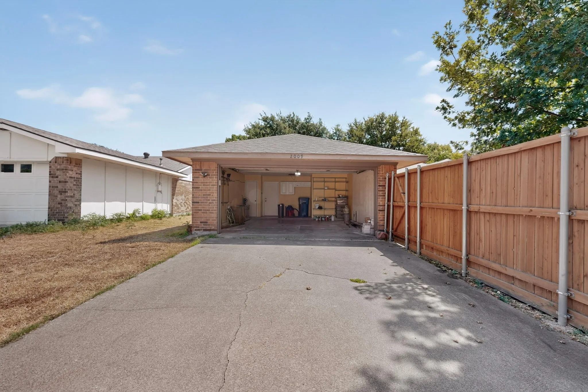 Single Family Residence For Sale in Dallas County , 2009 Glencrest Lane, Garland, Texas 75040, 3 Bedroom, 2 Bathroom, 2 Garage spaces, 1,576 Sqft, built in 1978, mls#21373180, Real Estate Agent in Garland, Homes For Sale in Dallas county, Homes For Sale in Garland, Realtor in Garland Texas, Real Estate Brokerage Independent Realty Texas, Luminita Cordes Realtor