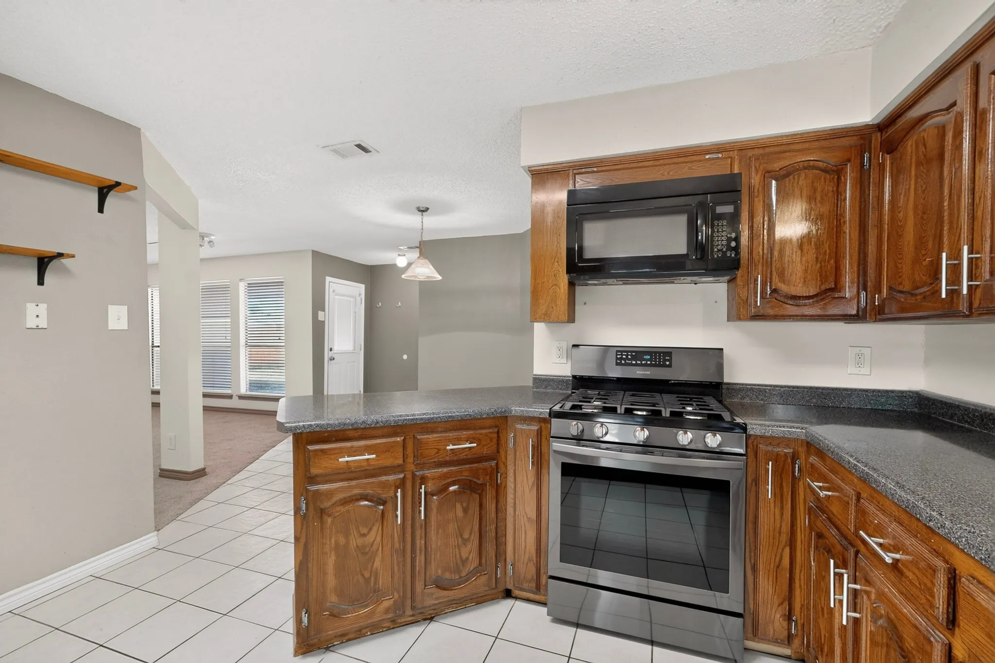 Single Family Residence For Sale in Dallas County , 2009 Glencrest Lane, Garland, Texas 75040, 3 Bedroom, 2 Bathroom, 2 Garage spaces, 1,576 Sqft, built in 1978, mls#21373180, Real Estate Agent in Garland, Homes For Sale in Dallas county, Homes For Sale in Garland, Realtor in Garland Texas, Real Estate Brokerage Independent Realty Texas, Luminita Cordes Realtor