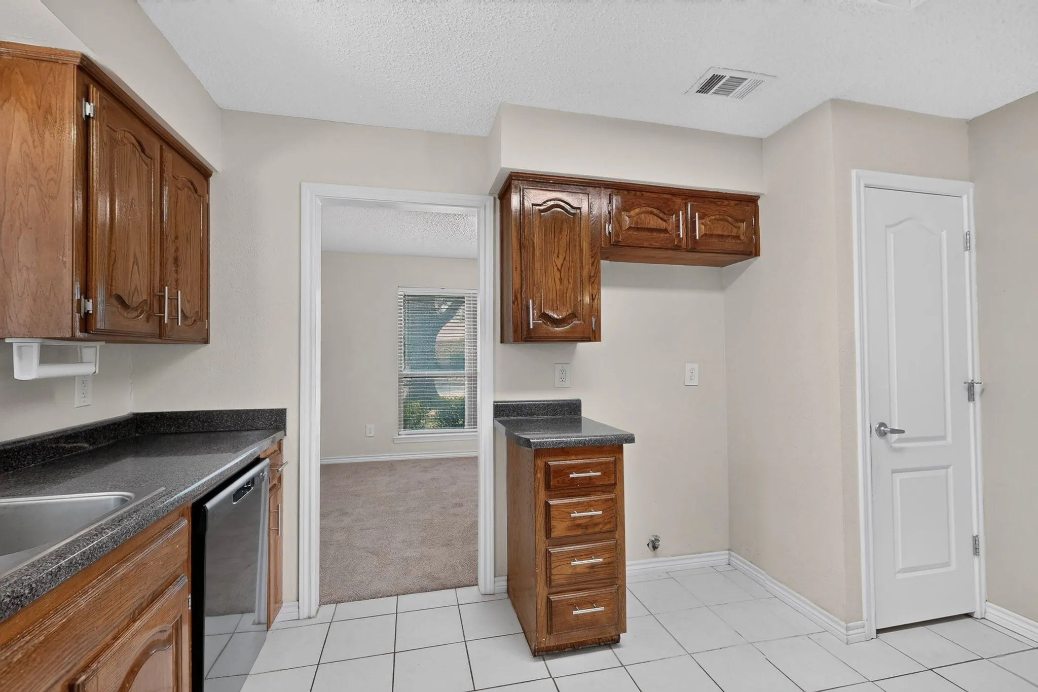 Single Family Residence For Sale in Dallas County , 2009 Glencrest Lane, Garland, Texas 75040, 3 Bedroom, 2 Bathroom, 2 Garage spaces, 1,576 Sqft, built in 1978, mls#21373180, Real Estate Agent in Garland, Homes For Sale in Dallas county, Homes For Sale in Garland, Realtor in Garland Texas, Real Estate Brokerage Independent Realty Texas, Luminita Cordes Realtor