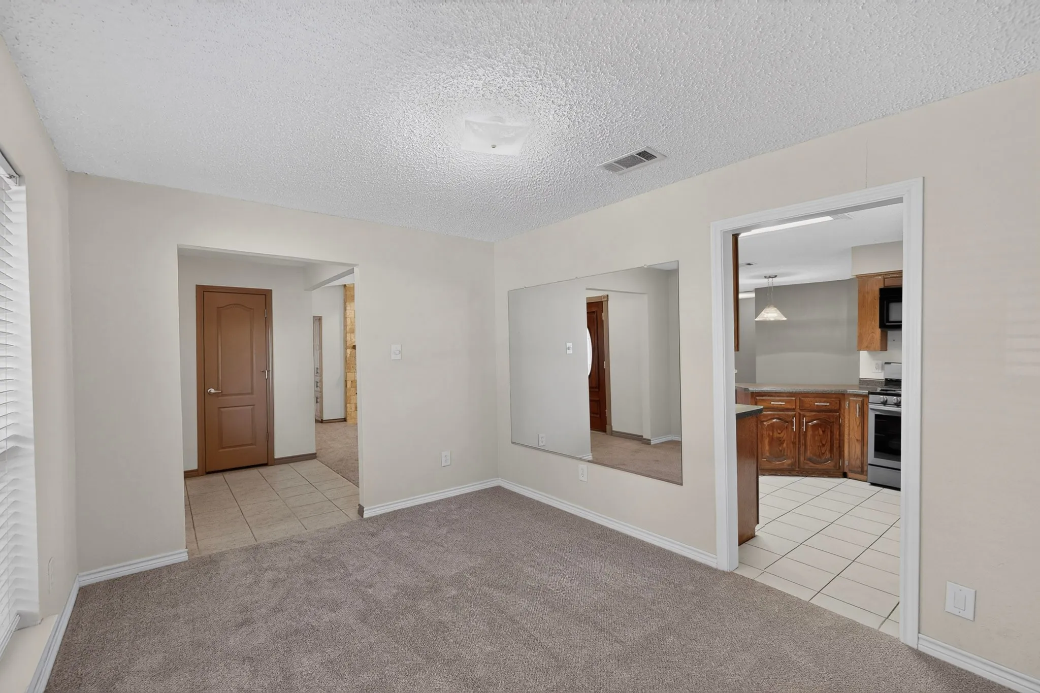 Single Family Residence For Sale in Dallas County , 2009 Glencrest Lane, Garland, Texas 75040, 3 Bedroom, 2 Bathroom, 2 Garage spaces, 1,576 Sqft, built in 1978, mls#21373180, Real Estate Agent in Garland, Homes For Sale in Dallas county, Homes For Sale in Garland, Realtor in Garland Texas, Real Estate Brokerage Independent Realty Texas, Luminita Cordes Realtor