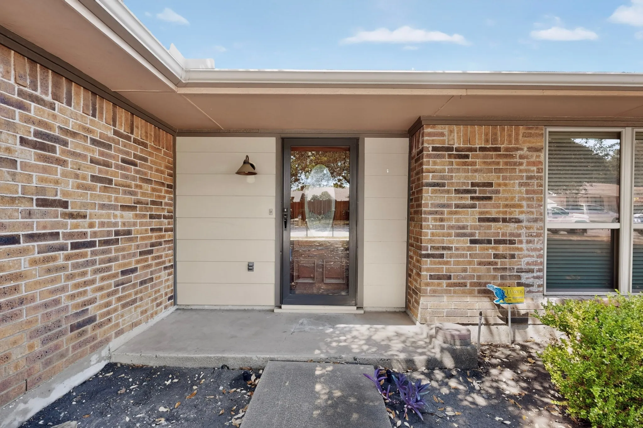 Single Family Residence For Sale in Dallas County , 2009 Glencrest Lane, Garland, Texas 75040, 3 Bedroom, 2 Bathroom, 2 Garage spaces, 1,576 Sqft, built in 1978, mls#21373180, Real Estate Agent in Garland, Homes For Sale in Dallas county, Homes For Sale in Garland, Realtor in Garland Texas, Real Estate Brokerage Independent Realty Texas, Luminita Cordes Realtor