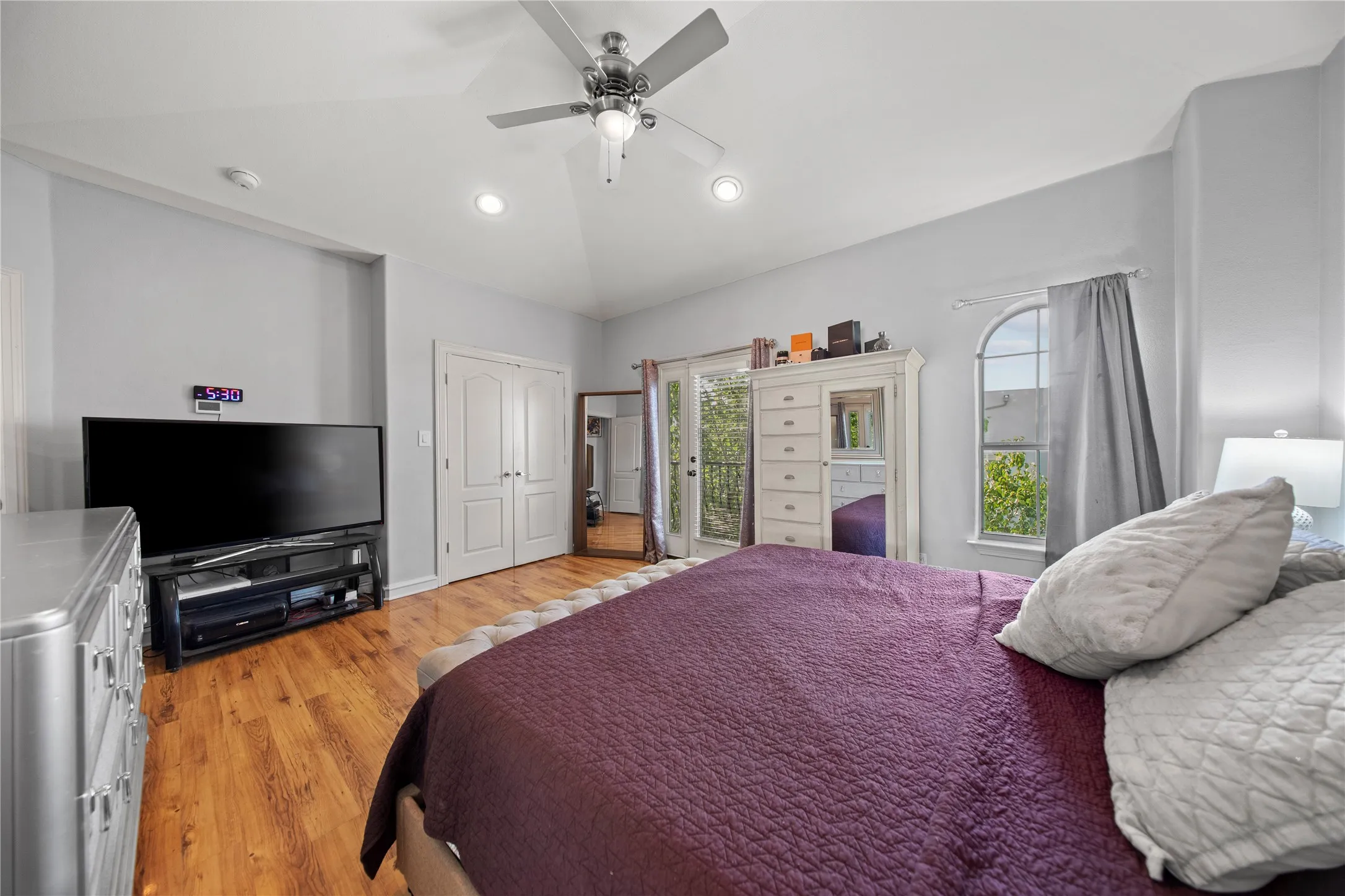Condominium For Sale in Dallas County , 2022 N Fitzhugh Avenue B, Dallas, Texas 75204, 2 Bedroom, 3 Bathroom, 2 Garage spaces, 1,400 Sqft, built in 2006, mls#21373181, Real Estate Agent in Dallas, Homes For Sale in Dallas county, Homes For Sale in Dallas, Realtor in Dallas Texas, Real Estate Brokerage Independent Realty Texas, Luminita Cordes Realtor