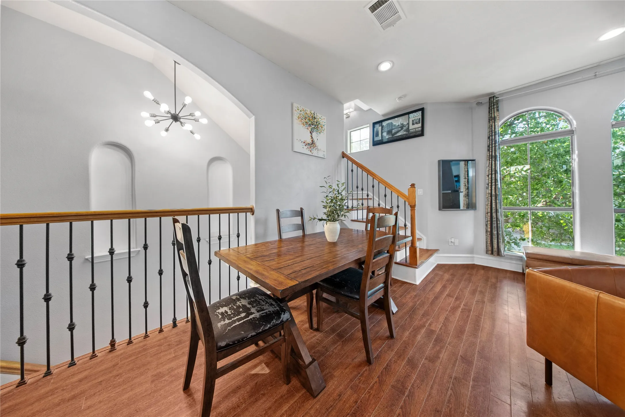Condominium For Sale in Dallas County , 2022 N Fitzhugh Avenue B, Dallas, Texas 75204, 2 Bedroom, 3 Bathroom, 2 Garage spaces, 1,400 Sqft, built in 2006, mls#21373181, Real Estate Agent in Dallas, Homes For Sale in Dallas county, Homes For Sale in Dallas, Realtor in Dallas Texas, Real Estate Brokerage Independent Realty Texas, Luminita Cordes Realtor