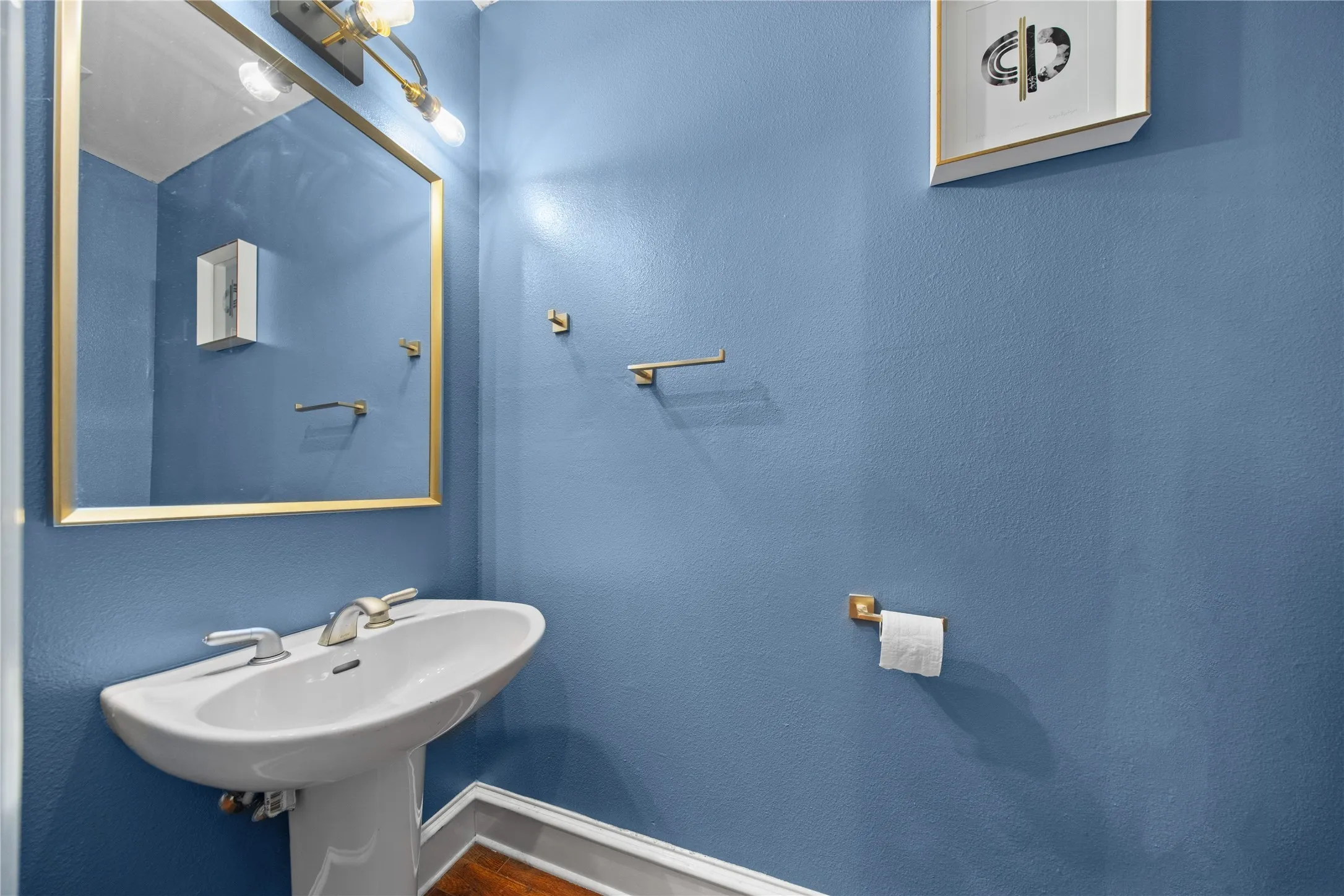 Condominium For Sale in Dallas County , 2022 N Fitzhugh Avenue B, Dallas, Texas 75204, 2 Bedroom, 3 Bathroom, 2 Garage spaces, 1,400 Sqft, built in 2006, mls#21373181, Real Estate Agent in Dallas, Homes For Sale in Dallas county, Homes For Sale in Dallas, Realtor in Dallas Texas, Real Estate Brokerage Independent Realty Texas, Luminita Cordes Realtor