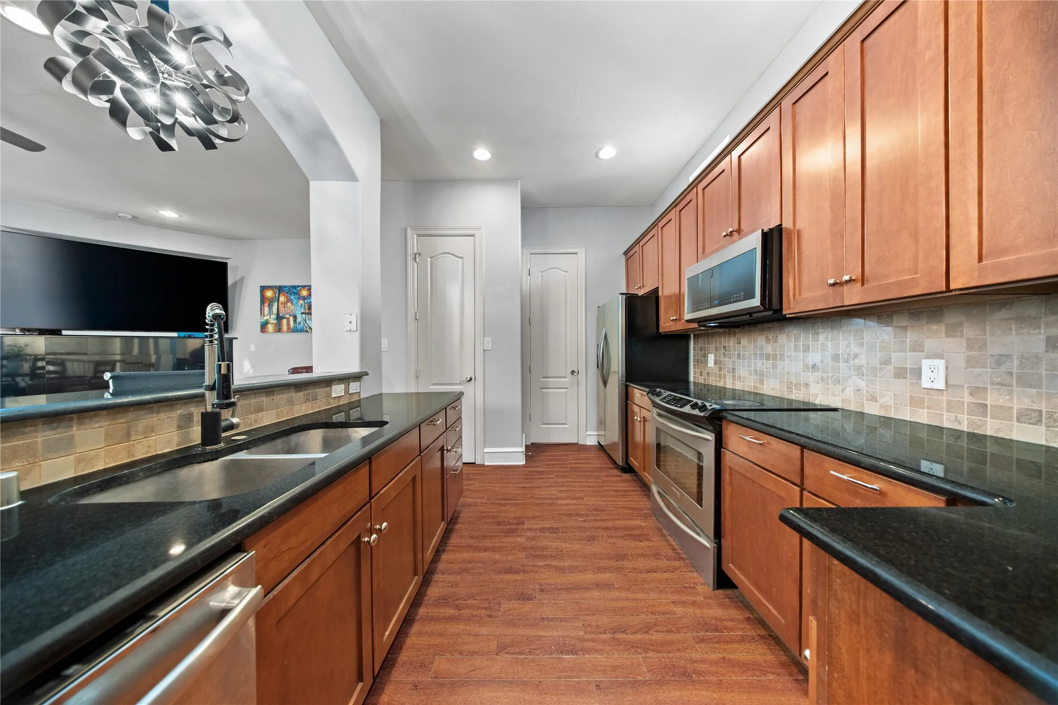 Condominium For Sale in Dallas County , 2022 N Fitzhugh Avenue B, Dallas, Texas 75204, 2 Bedroom, 3 Bathroom, 2 Garage spaces, 1,400 Sqft, built in 2006, mls#21373181, Real Estate Agent in Dallas, Homes For Sale in Dallas county, Homes For Sale in Dallas, Realtor in Dallas Texas, Real Estate Brokerage Independent Realty Texas, Luminita Cordes Realtor