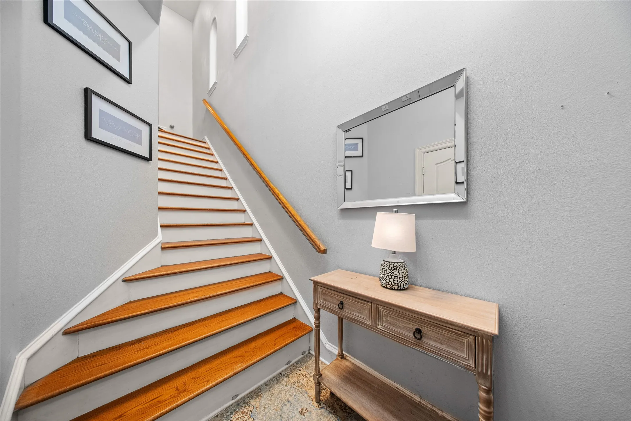 Condominium For Sale in Dallas County , 2022 N Fitzhugh Avenue B, Dallas, Texas 75204, 2 Bedroom, 3 Bathroom, 2 Garage spaces, 1,400 Sqft, built in 2006, mls#21373181, Real Estate Agent in Dallas, Homes For Sale in Dallas county, Homes For Sale in Dallas, Realtor in Dallas Texas, Real Estate Brokerage Independent Realty Texas, Luminita Cordes Realtor