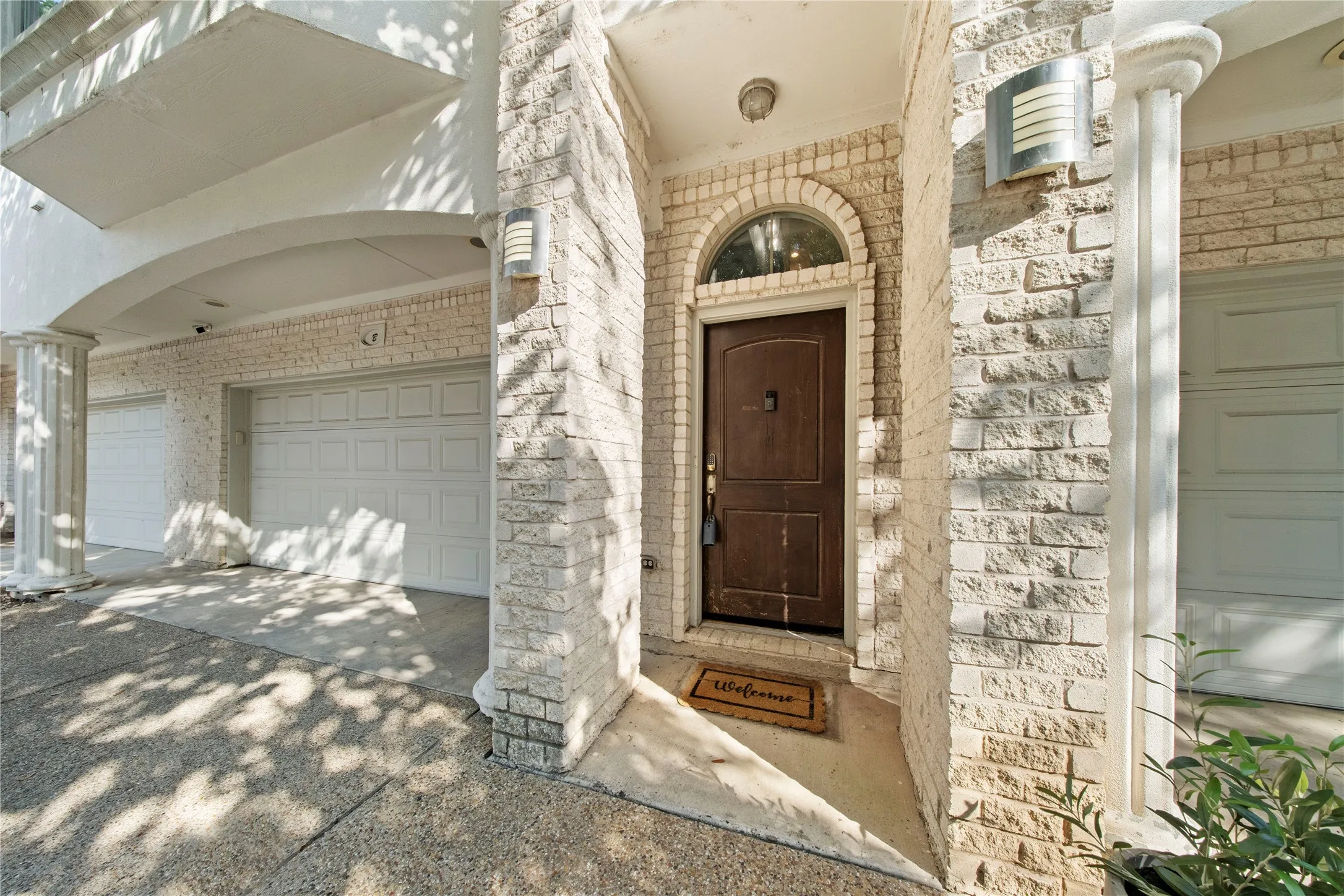 Condominium For Sale in Dallas County , 2022 N Fitzhugh Avenue B, Dallas, Texas 75204, 2 Bedroom, 3 Bathroom, 2 Garage spaces, 1,400 Sqft, built in 2006, mls#21373181, Real Estate Agent in Dallas, Homes For Sale in Dallas county, Homes For Sale in Dallas, Realtor in Dallas Texas, Real Estate Brokerage Independent Realty Texas, Luminita Cordes Realtor