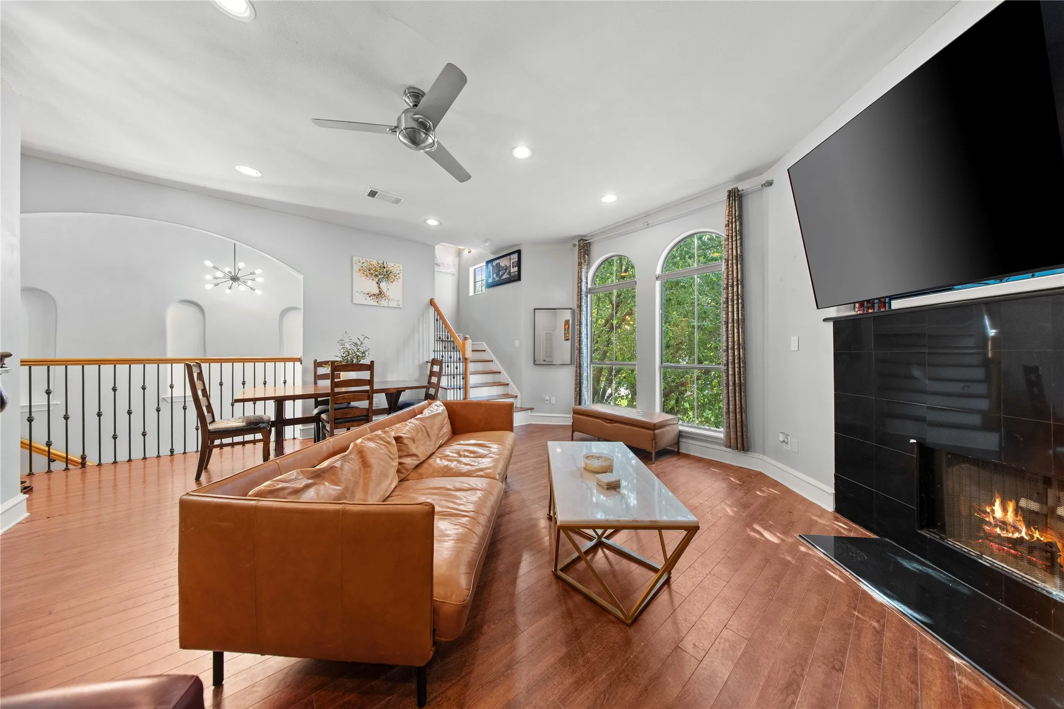 Condominium For Sale in Dallas County , 2022 N Fitzhugh Avenue B, Dallas, Texas 75204, 2 Bedroom, 3 Bathroom, 2 Garage spaces, 1,400 Sqft, built in 2006, mls#21373181, Real Estate Agent in Dallas, Homes For Sale in Dallas county, Homes For Sale in Dallas, Realtor in Dallas Texas, Real Estate Brokerage Independent Realty Texas, Luminita Cordes Realtor