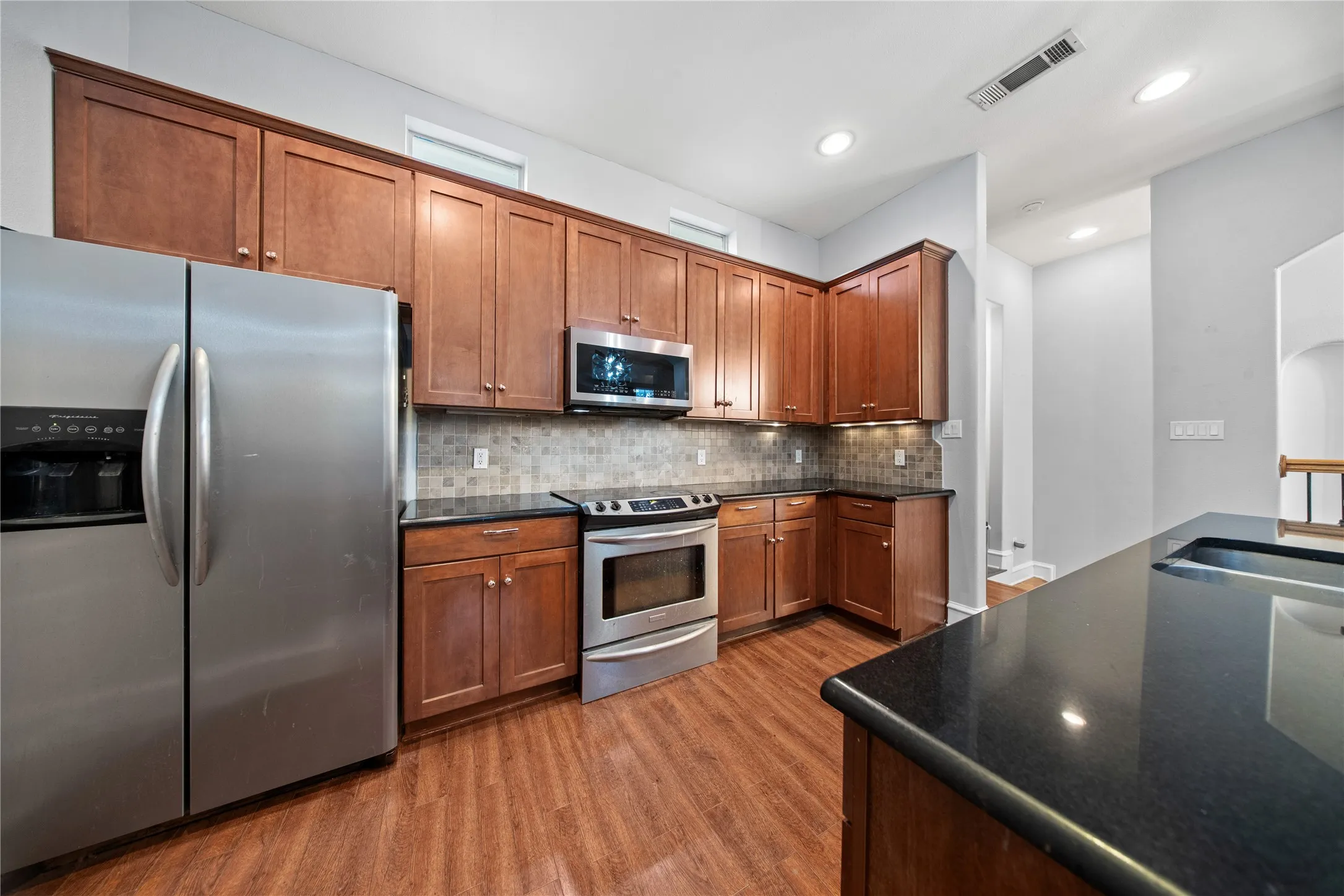 Condominium For Sale in Dallas County , 2022 N Fitzhugh Avenue B, Dallas, Texas 75204, 2 Bedroom, 3 Bathroom, 2 Garage spaces, 1,400 Sqft, built in 2006, mls#21373181, Real Estate Agent in Dallas, Homes For Sale in Dallas county, Homes For Sale in Dallas, Realtor in Dallas Texas, Real Estate Brokerage Independent Realty Texas, Luminita Cordes Realtor