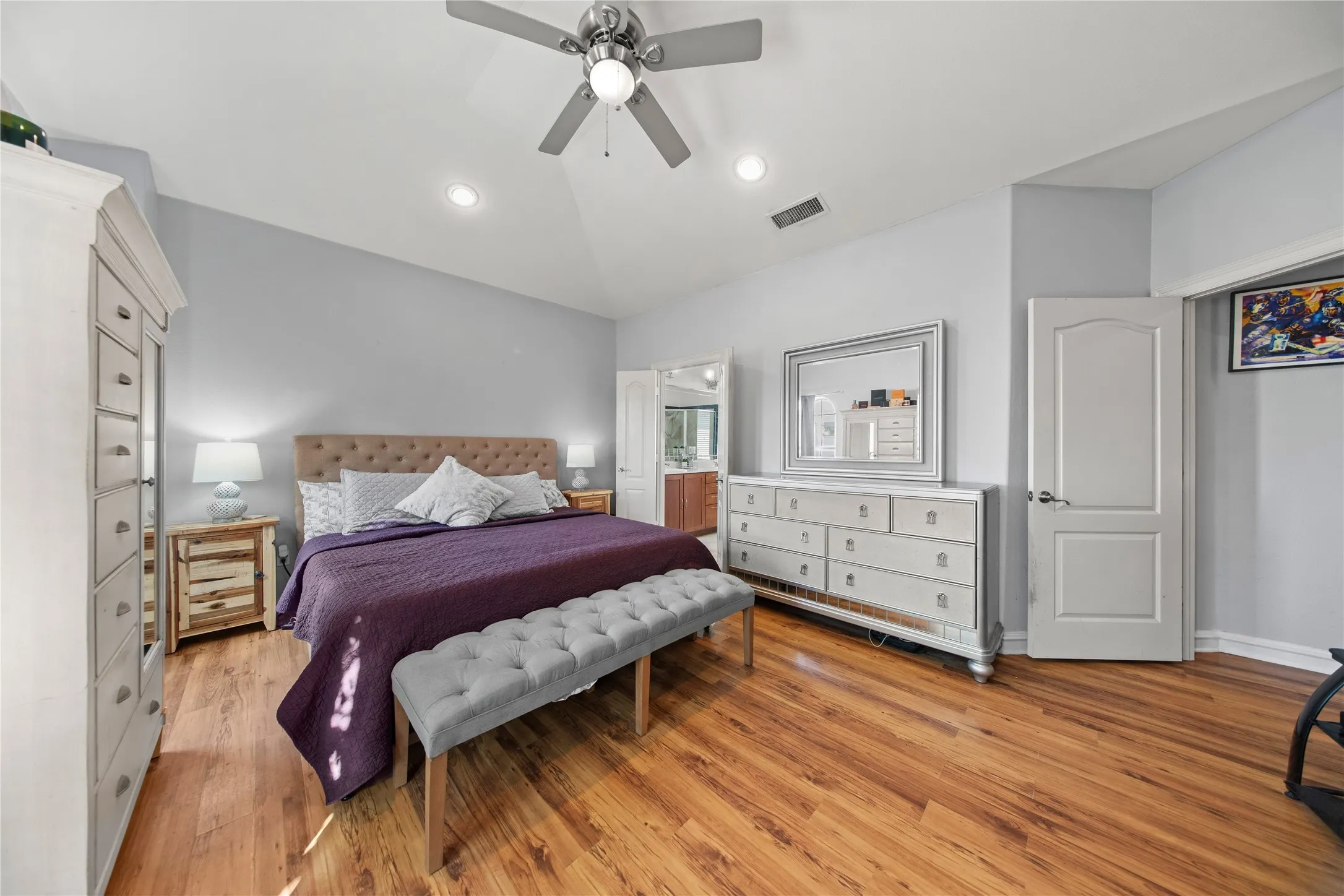 Condominium For Sale in Dallas County , 2022 N Fitzhugh Avenue B, Dallas, Texas 75204, 2 Bedroom, 3 Bathroom, 2 Garage spaces, 1,400 Sqft, built in 2006, mls#21373181, Real Estate Agent in Dallas, Homes For Sale in Dallas county, Homes For Sale in Dallas, Realtor in Dallas Texas, Real Estate Brokerage Independent Realty Texas, Luminita Cordes Realtor