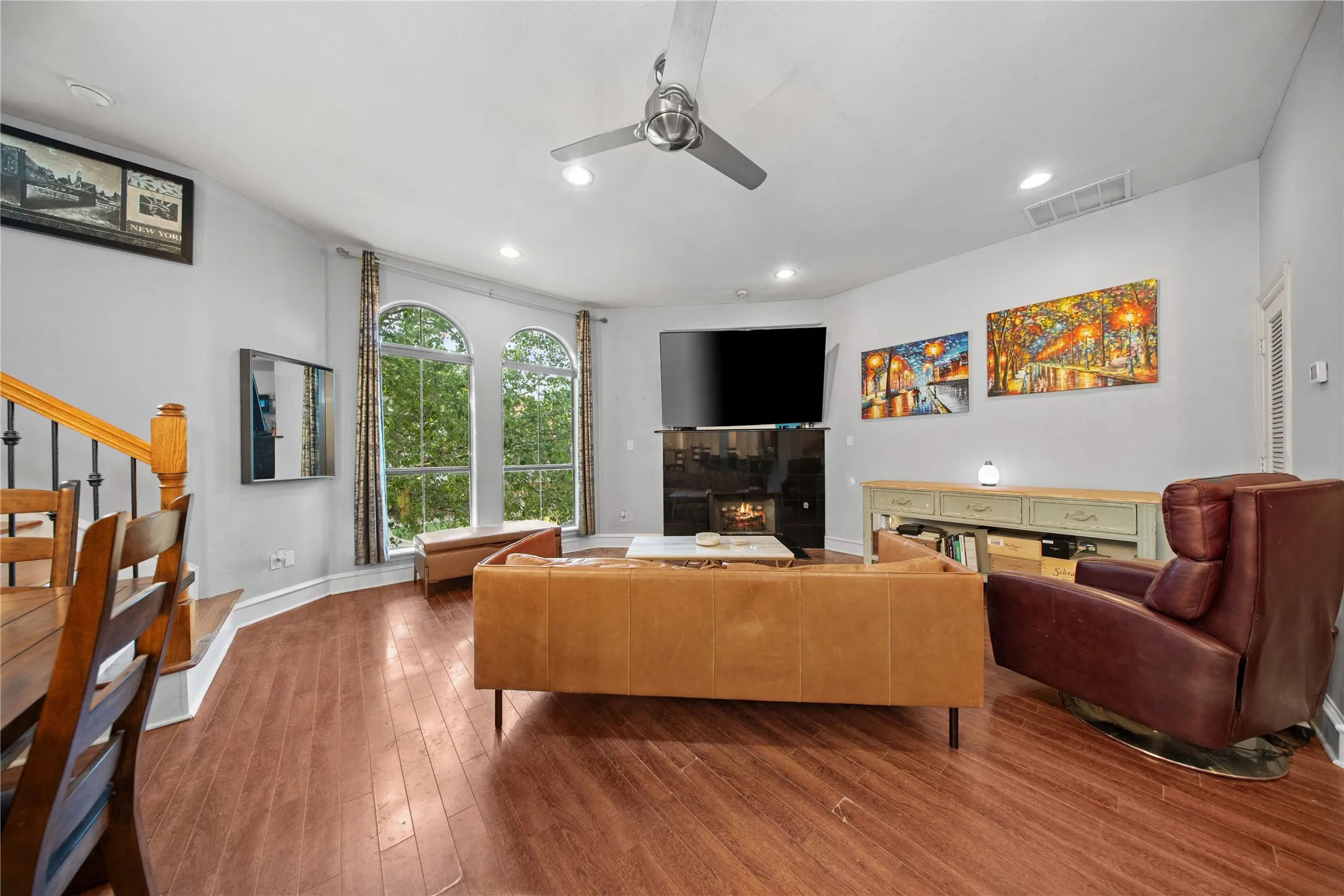 Condominium For Sale in Dallas County , 2022 N Fitzhugh Avenue B, Dallas, Texas 75204, 2 Bedroom, 3 Bathroom, 2 Garage spaces, 1,400 Sqft, built in 2006, mls#21373181, Real Estate Agent in Dallas, Homes For Sale in Dallas county, Homes For Sale in Dallas, Realtor in Dallas Texas, Real Estate Brokerage Independent Realty Texas, Luminita Cordes Realtor