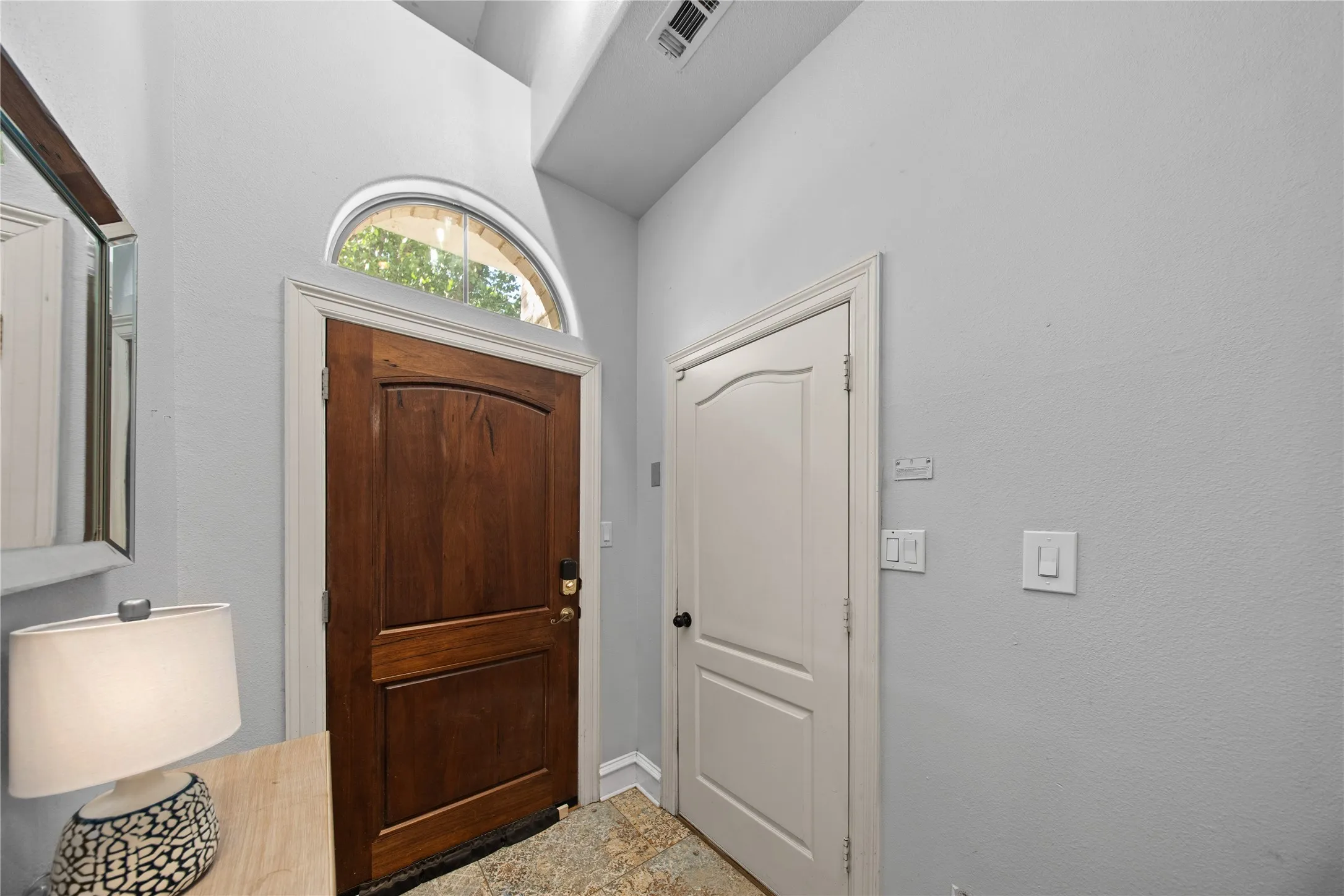 Condominium For Sale in Dallas County , 2022 N Fitzhugh Avenue B, Dallas, Texas 75204, 2 Bedroom, 3 Bathroom, 2 Garage spaces, 1,400 Sqft, built in 2006, mls#21373181, Real Estate Agent in Dallas, Homes For Sale in Dallas county, Homes For Sale in Dallas, Realtor in Dallas Texas, Real Estate Brokerage Independent Realty Texas, Luminita Cordes Realtor