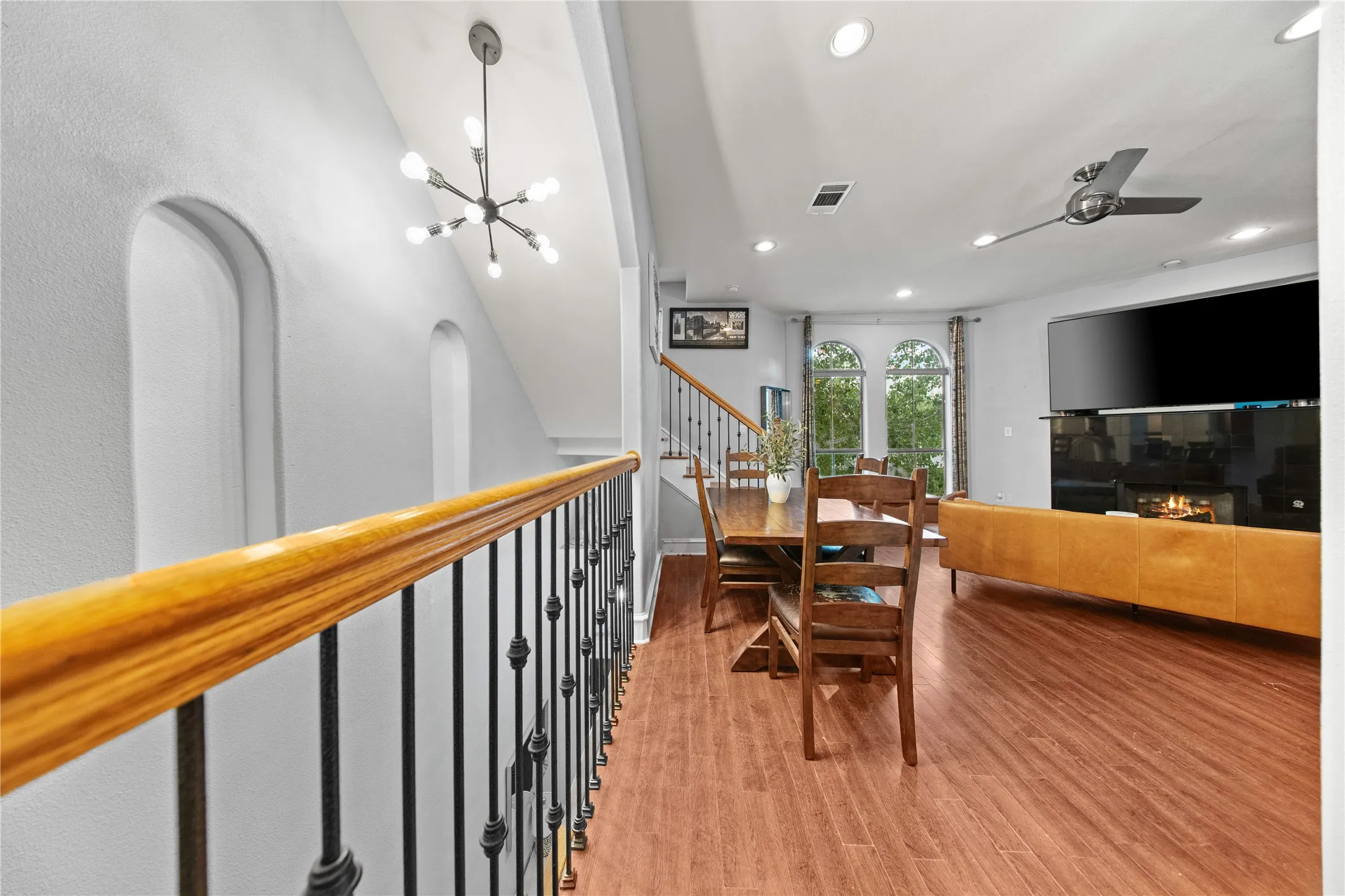 Condominium For Sale in Dallas County , 2022 N Fitzhugh Avenue B, Dallas, Texas 75204, 2 Bedroom, 3 Bathroom, 2 Garage spaces, 1,400 Sqft, built in 2006, mls#21373181, Real Estate Agent in Dallas, Homes For Sale in Dallas county, Homes For Sale in Dallas, Realtor in Dallas Texas, Real Estate Brokerage Independent Realty Texas, Luminita Cordes Realtor