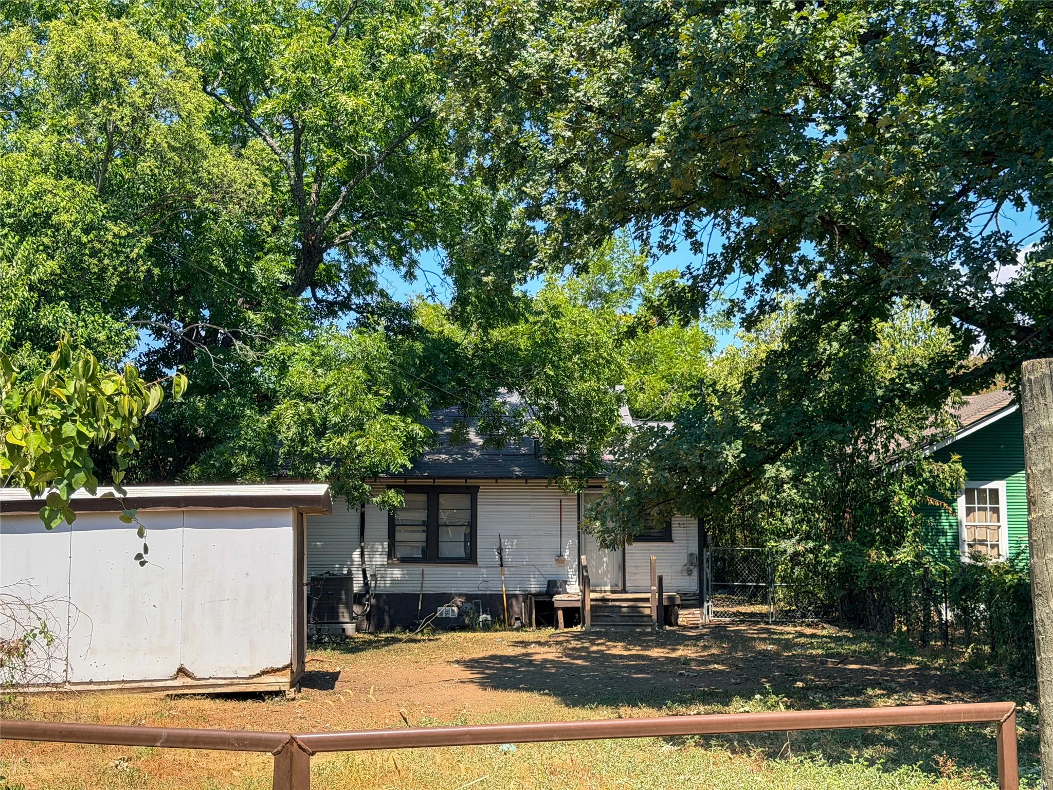 Single Family Residence For Sale in Mc Lennan County , 2512 Colonial Avenue, Waco, Texas 76707, 2 Bedroom, 1 Bathroom, Garage spaces, 1,092 Sqft, built in 1920, mls#21372559, Real Estate Agent in Waco, Homes For Sale in Mc Lennan county, Homes For Sale in Waco, Realtor in Waco Texas, Real Estate Brokerage Independent Realty Texas, Luminita Cordes Realtor
