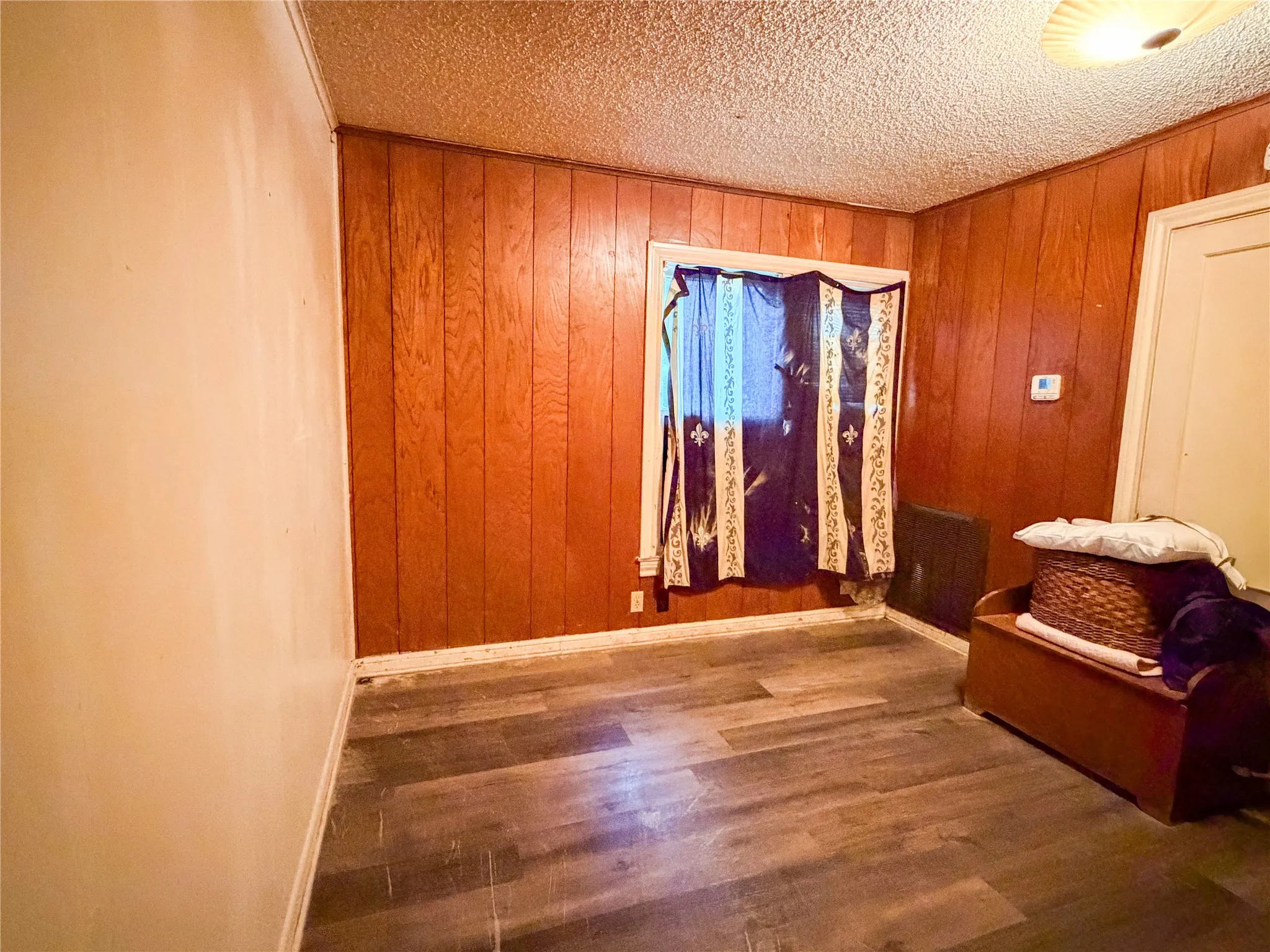 Single Family Residence For Sale in Mc Lennan County , 2701 Park Avenue, Waco, Texas 76711, 3 Bedroom, 1 Bathroom, 2 Garage spaces, 1,056 Sqft, built in 1950, mls#21372380, Real Estate Agent in Waco, Homes For Sale in Mc Lennan county, Homes For Sale in Waco, Realtor in Waco Texas, Real Estate Brokerage Independent Realty Texas, Luminita Cordes Realtor