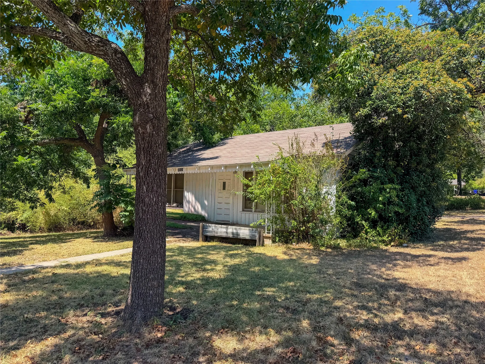 Single Family Residence For Sale in Mc Lennan County , 2701 Park Avenue, Waco, Texas 76711, 3 Bedroom, 1 Bathroom, 2 Garage spaces, 1,056 Sqft, built in 1950, mls#21372380, Real Estate Agent in Waco, Homes For Sale in Mc Lennan county, Homes For Sale in Waco, Realtor in Waco Texas, Real Estate Brokerage Independent Realty Texas, Luminita Cordes Realtor