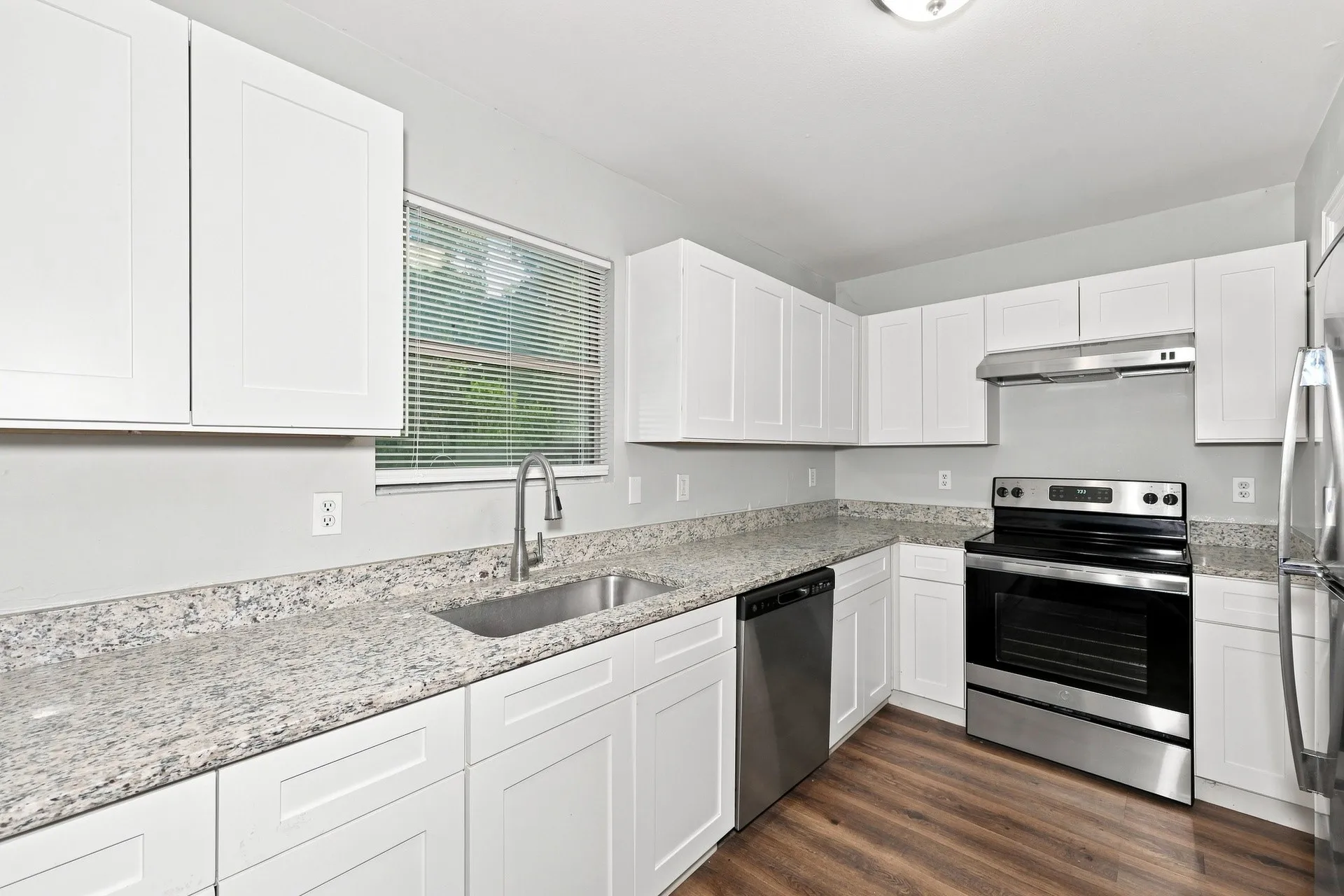 Townhouse For Rent in Dallas County , 230 Creek Cove Drive, Dallas, Texas 75217, 3 Bedroom, 3 Bathroom, 2 Garage spaces, 1,347 Sqft, built in 2007, mls#21373184, Real Estate Agent in Dallas, Homes For Rent in Dallas county, Homes For Rent in Dallas, Realtor in Dallas Texas, Real Estate Brokerage Independent Realty Texas, Luminita Cordes Realtor