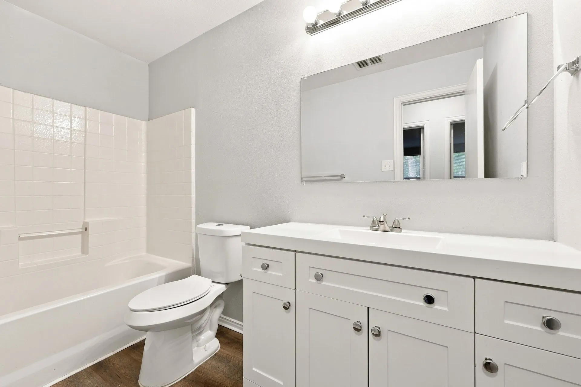 Townhouse For Rent in Dallas County , 230 Creek Cove Drive, Dallas, Texas 75217, 3 Bedroom, 3 Bathroom, 2 Garage spaces, 1,347 Sqft, built in 2007, mls#21373184, Real Estate Agent in Dallas, Homes For Rent in Dallas county, Homes For Rent in Dallas, Realtor in Dallas Texas, Real Estate Brokerage Independent Realty Texas, Luminita Cordes Realtor