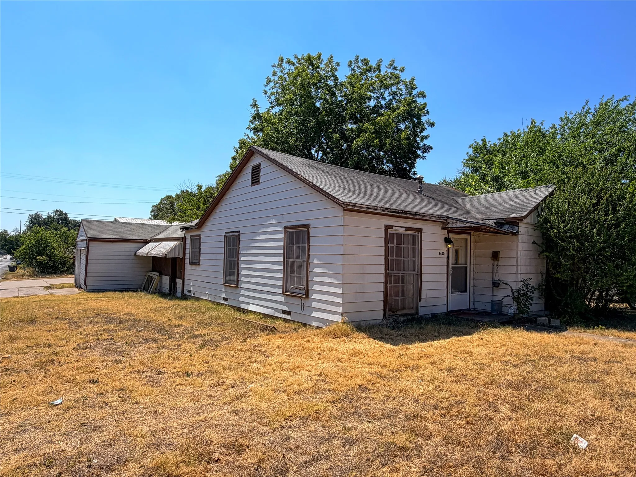Single Family Residence For Sale in Mc Lennan County , 3400 Colcord Avenue, Waco, Texas 76707, 2 Bedroom, 1 Bathroom, 2 Garage spaces, 908 Sqft, built in 1947, mls#21372256, Real Estate Agent in Waco, Homes For Sale in Mc Lennan county, Homes For Sale in Waco, Realtor in Waco Texas, Real Estate Brokerage Independent Realty Texas, Luminita Cordes Realtor