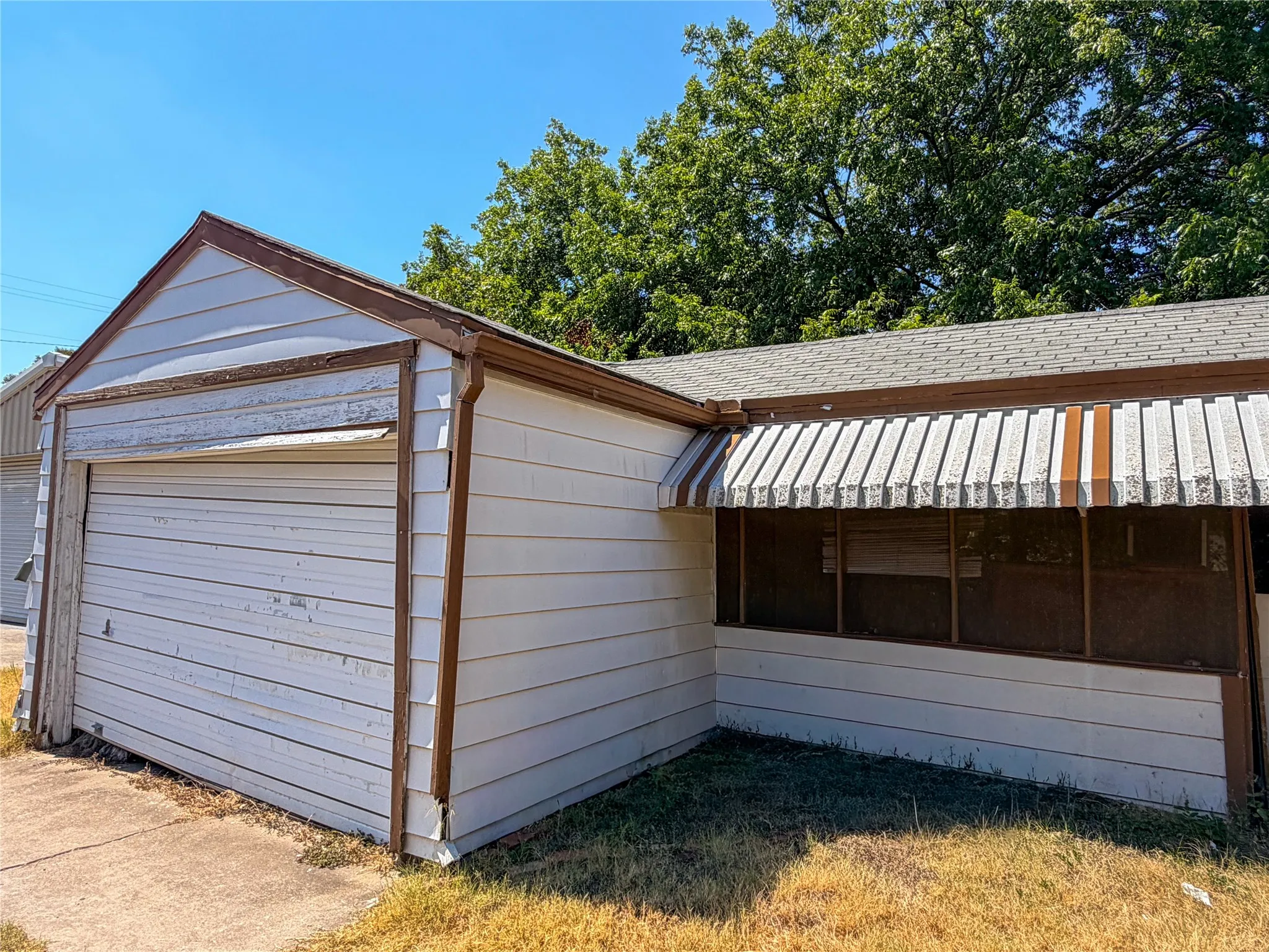 Single Family Residence For Sale in Mc Lennan County , 3400 Colcord Avenue, Waco, Texas 76707, 2 Bedroom, 1 Bathroom, 2 Garage spaces, 908 Sqft, built in 1947, mls#21372256, Real Estate Agent in Waco, Homes For Sale in Mc Lennan county, Homes For Sale in Waco, Realtor in Waco Texas, Real Estate Brokerage Independent Realty Texas, Luminita Cordes Realtor