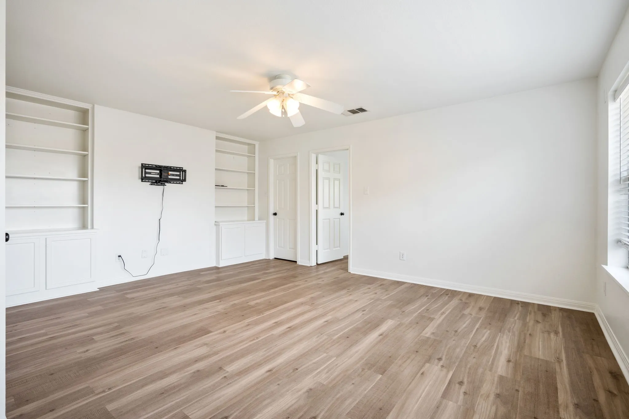 Single Family Residence For Sale in Denton County , 4020 Caldwell Avenue, The Colony, Texas 75056, 4 Bedroom, 3 Bathroom, 2 Garage spaces, 2,674 Sqft, built in 2001, mls#21369896, Real Estate Agent in The Colony, Homes For Sale in Denton county, Homes For Sale in The Colony, Realtor in The Colony Texas, Real Estate Brokerage Independent Realty Texas, Luminita Cordes Realtor