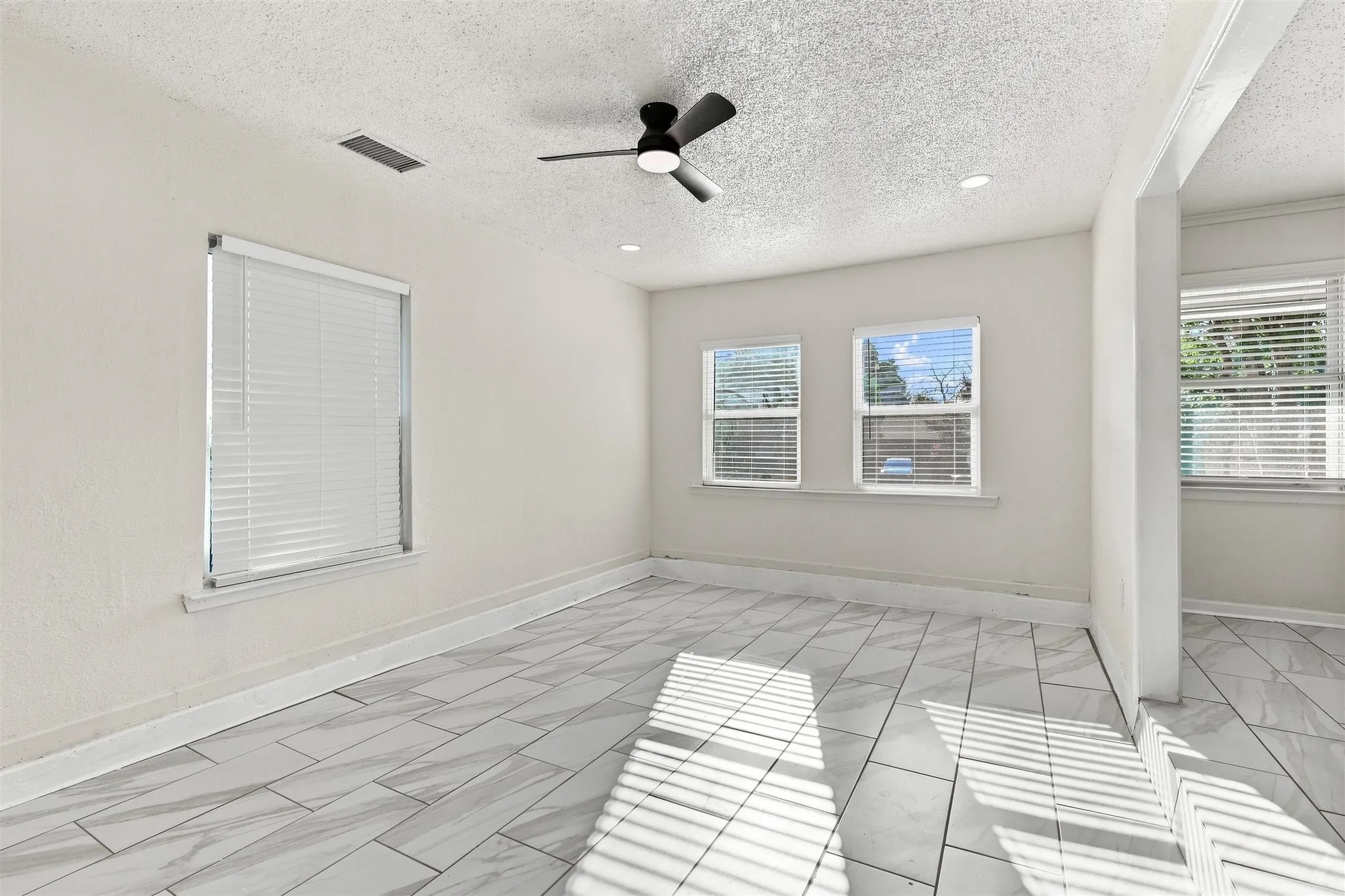 Single Family Residence For Sale in Dallas County , 12241 Oberlin Drive, Dallas, Texas 75243, 4 Bedroom, 2 Bathroom, Garage spaces, 1,718 Sqft, built in 1959, mls#21373173, Real Estate Agent in Dallas, Homes For Sale in Dallas county, Homes For Sale in Dallas, Realtor in Dallas Texas, Real Estate Brokerage Independent Realty Texas, Luminita Cordes Realtor