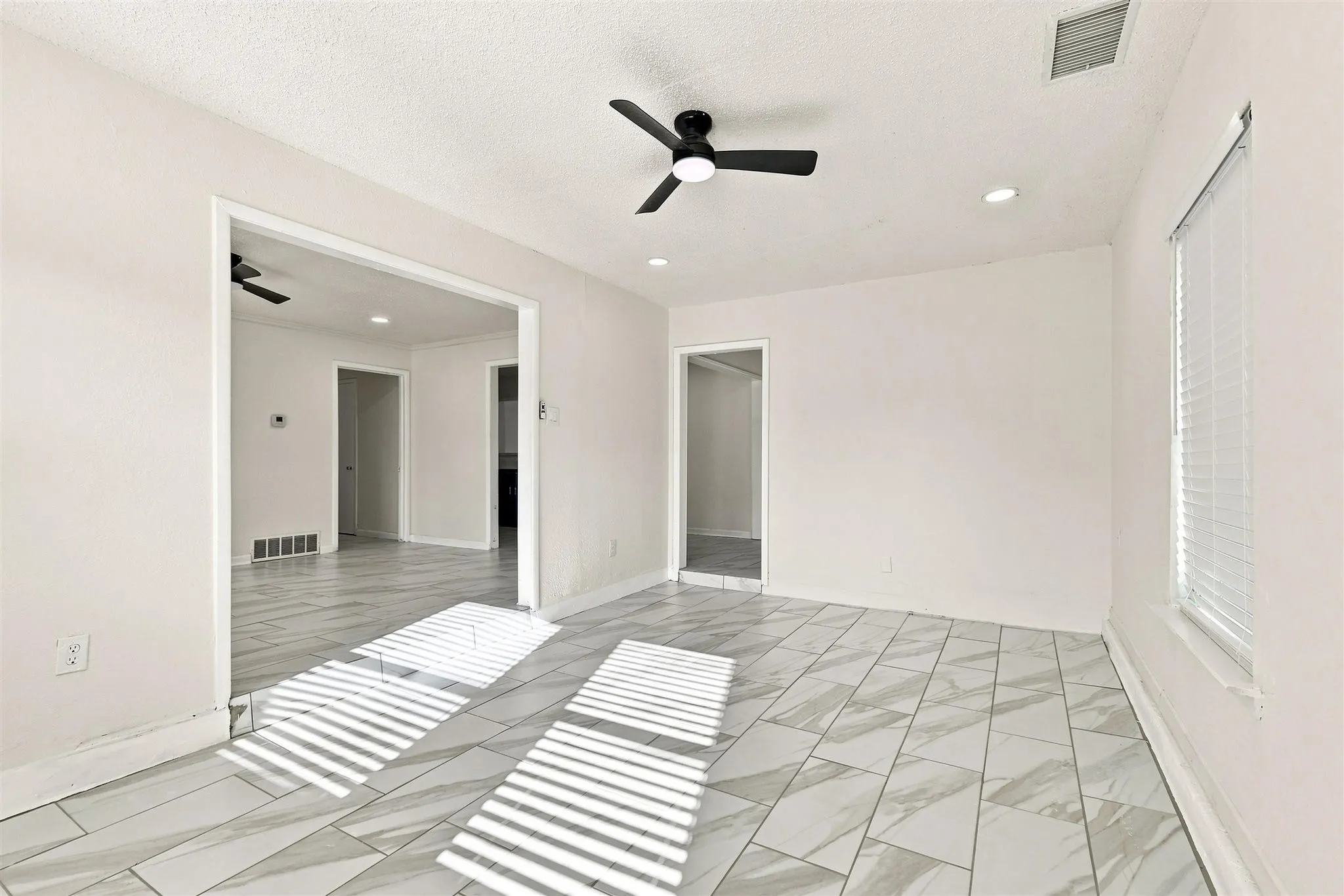 Single Family Residence For Sale in Dallas County , 12241 Oberlin Drive, Dallas, Texas 75243, 4 Bedroom, 2 Bathroom, Garage spaces, 1,718 Sqft, built in 1959, mls#21373173, Real Estate Agent in Dallas, Homes For Sale in Dallas county, Homes For Sale in Dallas, Realtor in Dallas Texas, Real Estate Brokerage Independent Realty Texas, Luminita Cordes Realtor