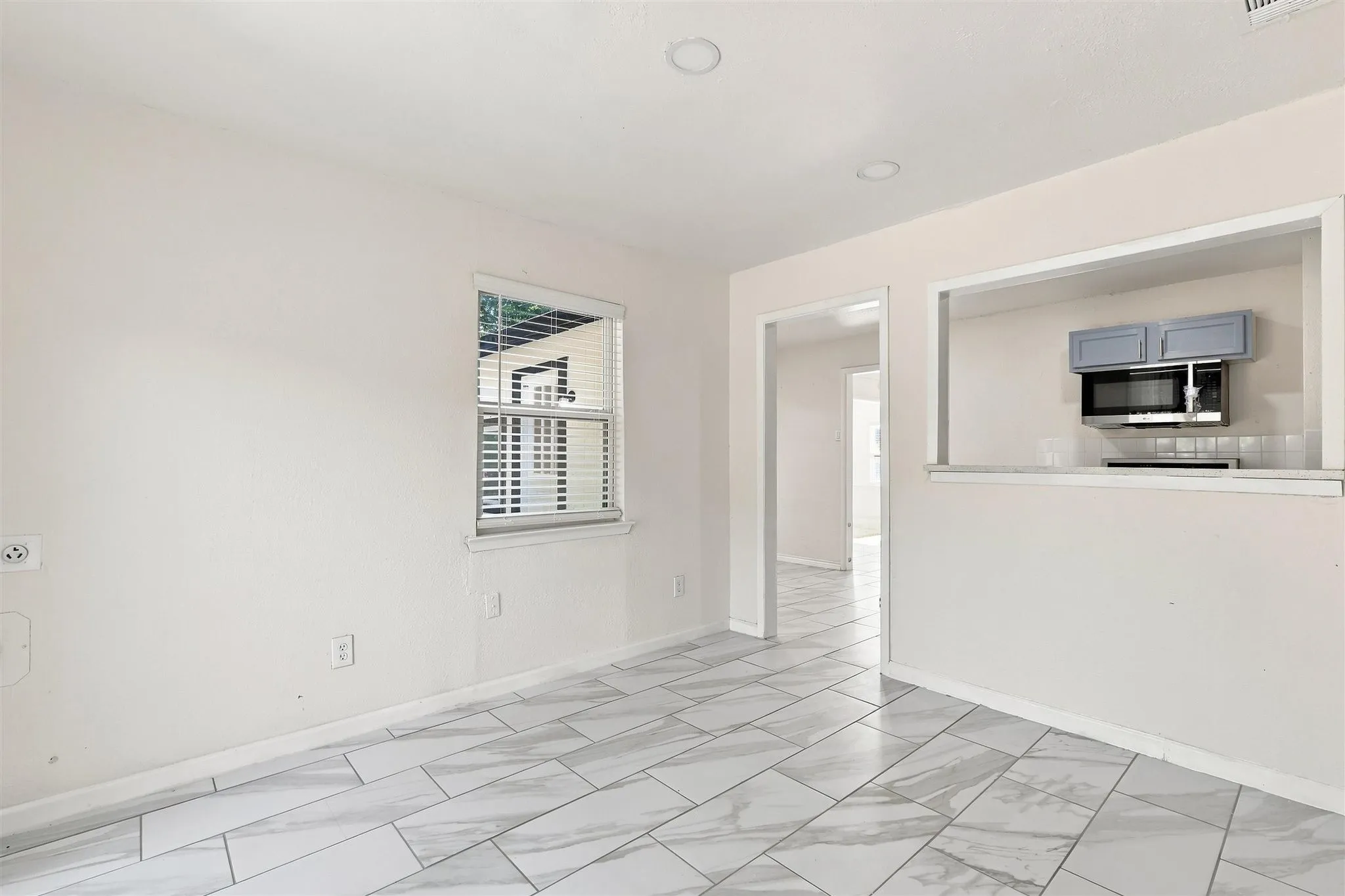 Single Family Residence For Sale in Dallas County , 12241 Oberlin Drive, Dallas, Texas 75243, 4 Bedroom, 2 Bathroom, Garage spaces, 1,718 Sqft, built in 1959, mls#21373173, Real Estate Agent in Dallas, Homes For Sale in Dallas county, Homes For Sale in Dallas, Realtor in Dallas Texas, Real Estate Brokerage Independent Realty Texas, Luminita Cordes Realtor