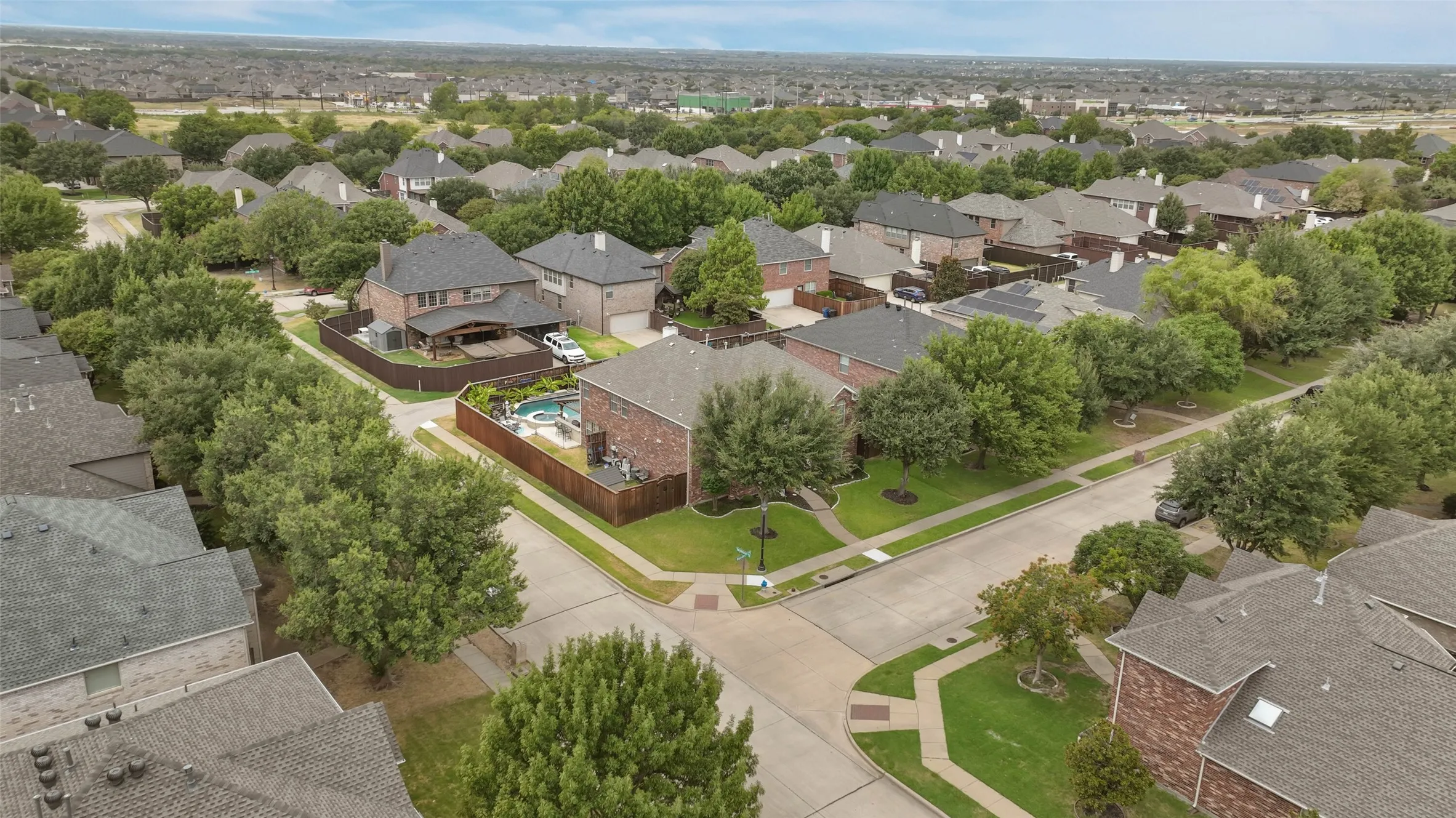 Single Family Residence For Sale in Denton County , 13237 Mondovi Drive, Frisco, Texas 75033, 6 Bedroom, 4 Bathroom, 2 Garage spaces, 3,989 Sqft, built in 2005, mls#21369819, Real Estate Agent in Frisco, Homes For Sale in Denton county, Homes For Sale in Frisco, Realtor in Frisco Texas, Real Estate Brokerage Independent Realty Texas, Luminita Cordes Realtor