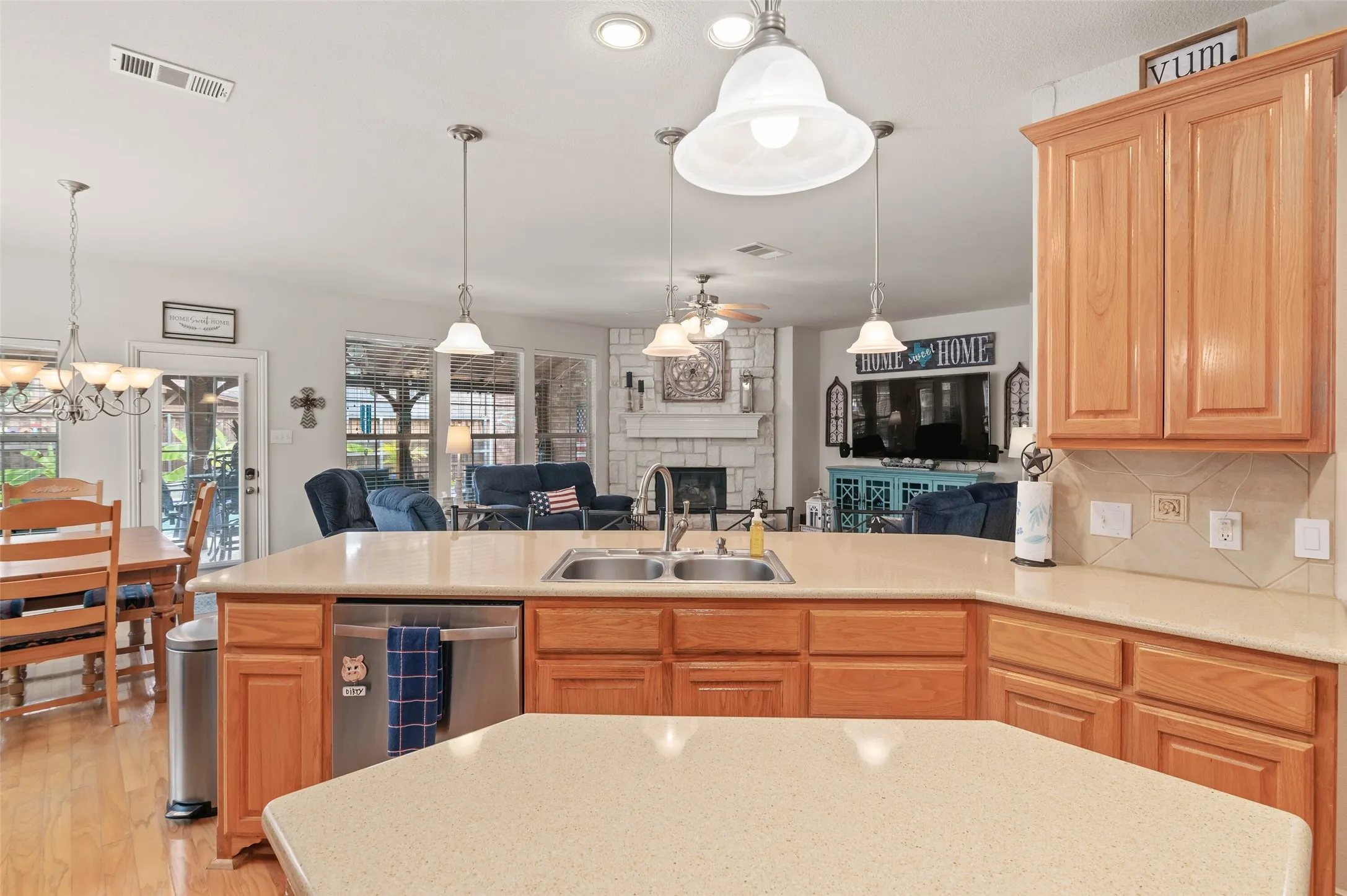 Single Family Residence For Sale in Denton County , 13237 Mondovi Drive, Frisco, Texas 75033, 6 Bedroom, 4 Bathroom, 2 Garage spaces, 3,989 Sqft, built in 2005, mls#21369819, Real Estate Agent in Frisco, Homes For Sale in Denton county, Homes For Sale in Frisco, Realtor in Frisco Texas, Real Estate Brokerage Independent Realty Texas, Luminita Cordes Realtor