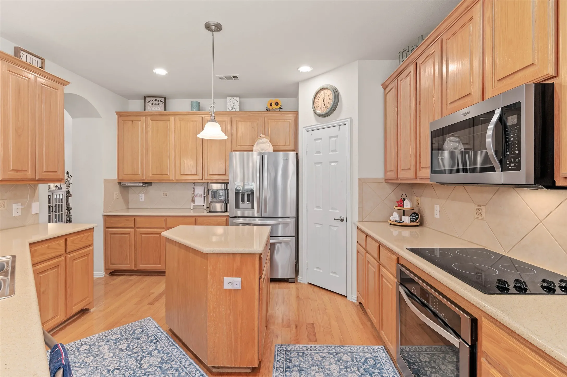Single Family Residence For Sale in Denton County , 13237 Mondovi Drive, Frisco, Texas 75033, 6 Bedroom, 4 Bathroom, 2 Garage spaces, 3,989 Sqft, built in 2005, mls#21369819, Real Estate Agent in Frisco, Homes For Sale in Denton county, Homes For Sale in Frisco, Realtor in Frisco Texas, Real Estate Brokerage Independent Realty Texas, Luminita Cordes Realtor
