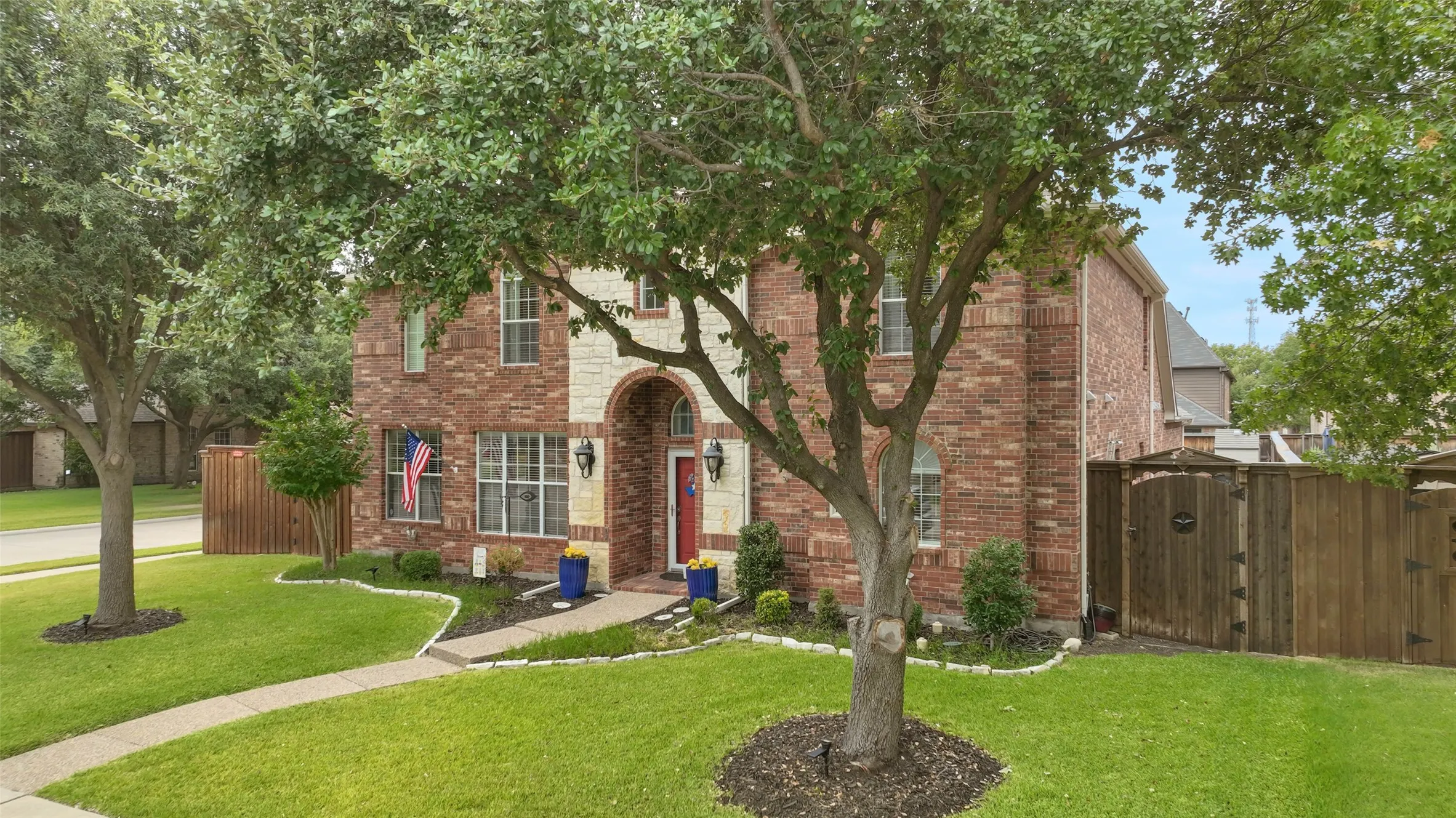 Single Family Residence For Sale in Denton County , 13237 Mondovi Drive, Frisco, Texas 75033, 6 Bedroom, 4 Bathroom, 2 Garage spaces, 3,989 Sqft, built in 2005, mls#21369819, Real Estate Agent in Frisco, Homes For Sale in Denton county, Homes For Sale in Frisco, Realtor in Frisco Texas, Real Estate Brokerage Independent Realty Texas, Luminita Cordes Realtor