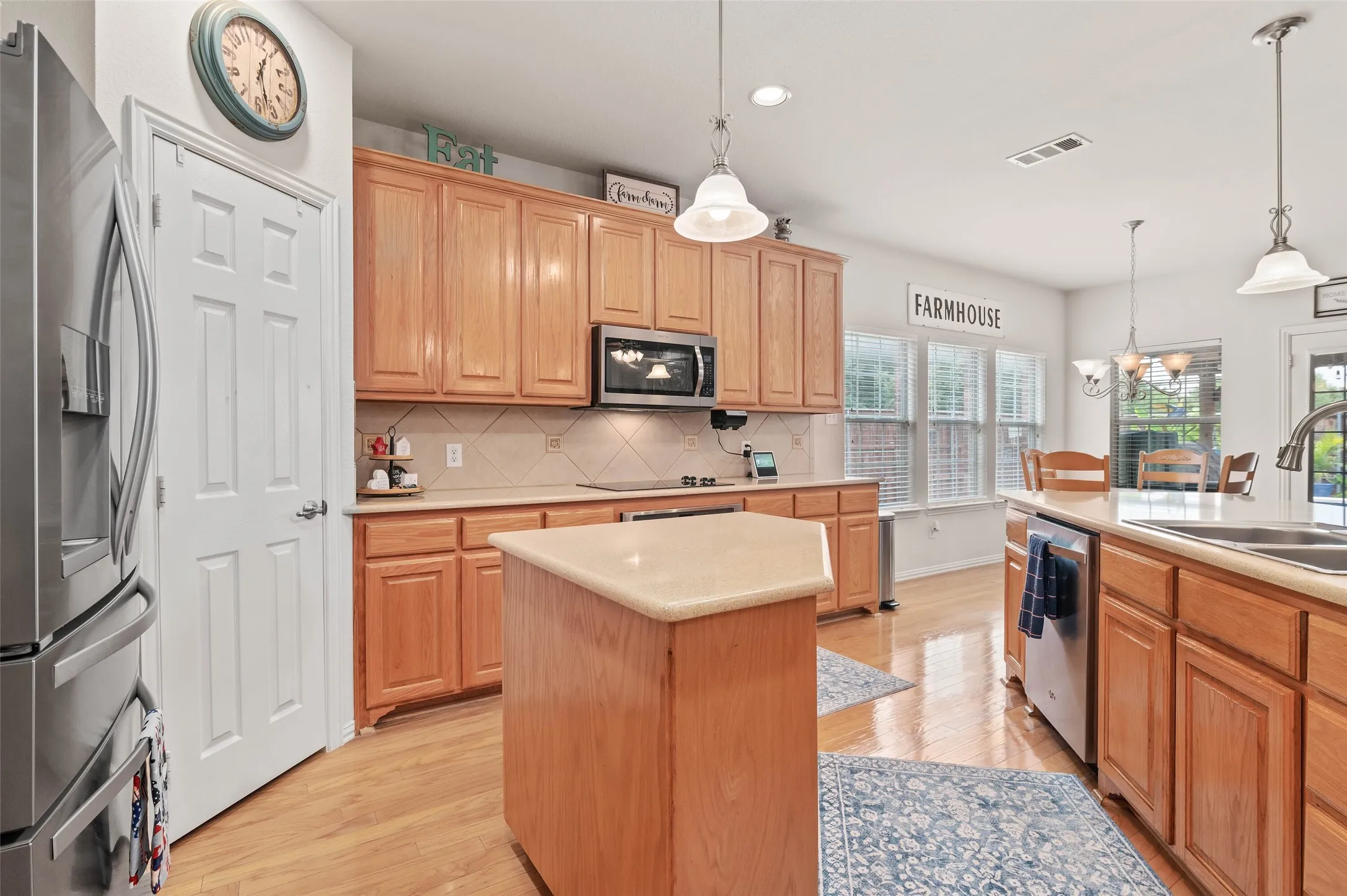 Single Family Residence For Sale in Denton County , 13237 Mondovi Drive, Frisco, Texas 75033, 6 Bedroom, 4 Bathroom, 2 Garage spaces, 3,989 Sqft, built in 2005, mls#21369819, Real Estate Agent in Frisco, Homes For Sale in Denton county, Homes For Sale in Frisco, Realtor in Frisco Texas, Real Estate Brokerage Independent Realty Texas, Luminita Cordes Realtor