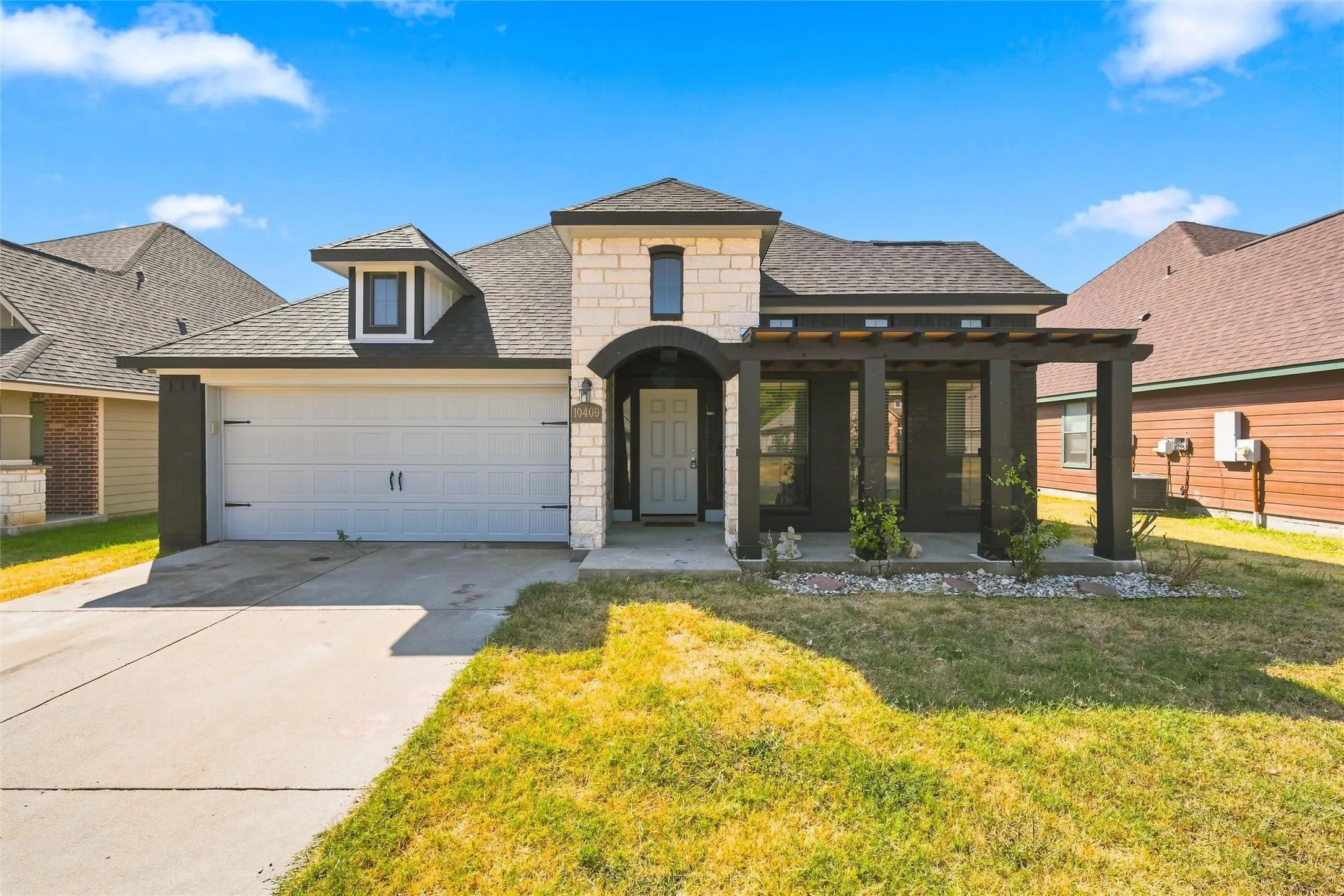 Single Family Residence For Sale in Mc Lennan County , 10409 Condor Loop, Waco, Texas 76708, 3 Bedroom, 2 Bathroom, 2 Garage spaces, 1,817 Sqft, built in 2011, mls#21373192, Real Estate Agent in Waco, Homes For Sale in Mc Lennan county, Homes For Sale in Waco, Realtor in Waco Texas, Real Estate Brokerage Independent Realty Texas, Luminita Cordes Realtor