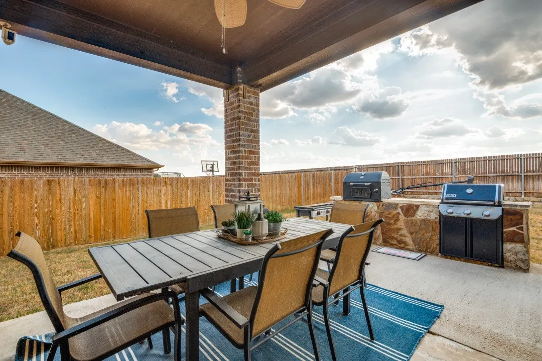 Covered Patio table area