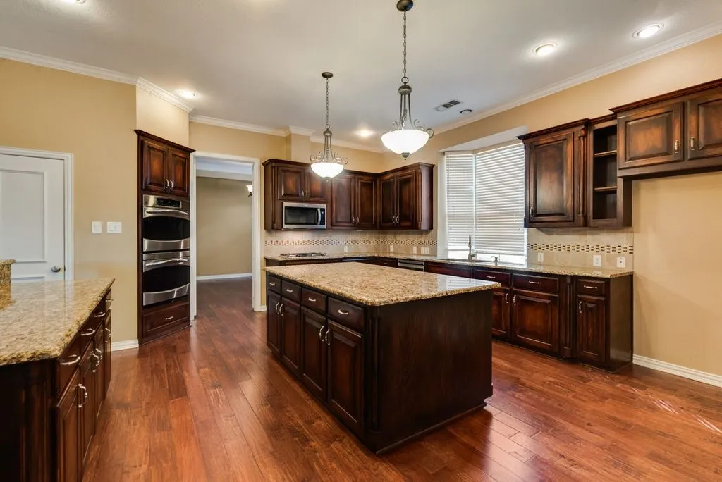 Single Family Residence For Sale in Tarrant County , 517 Northwood Trail, Southlake, Texas 76092, 4 Bedroom, 4 Bathroom, 3 Garage spaces, 3,698 Sqft, built in 1999, mls#21356733, Real Estate Agent in Southlake, Homes For Sale in Tarrant county, Homes For Sale in Southlake, Realtor in Southlake Texas, Real Estate Brokerage Independent Realty Texas, Luminita Cordes Realtor