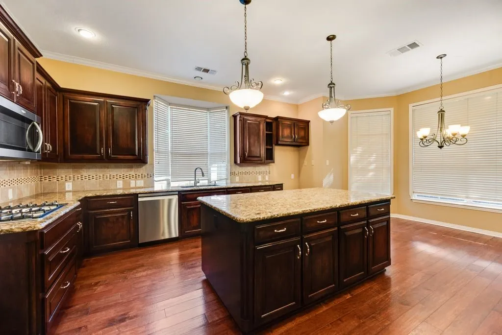 Single Family Residence For Sale in Tarrant County , 517 Northwood Trail, Southlake, Texas 76092, 4 Bedroom, 4 Bathroom, 3 Garage spaces, 3,698 Sqft, built in 1999, mls#21356733, Real Estate Agent in Southlake, Homes For Sale in Tarrant county, Homes For Sale in Southlake, Realtor in Southlake Texas, Real Estate Brokerage Independent Realty Texas, Luminita Cordes Realtor