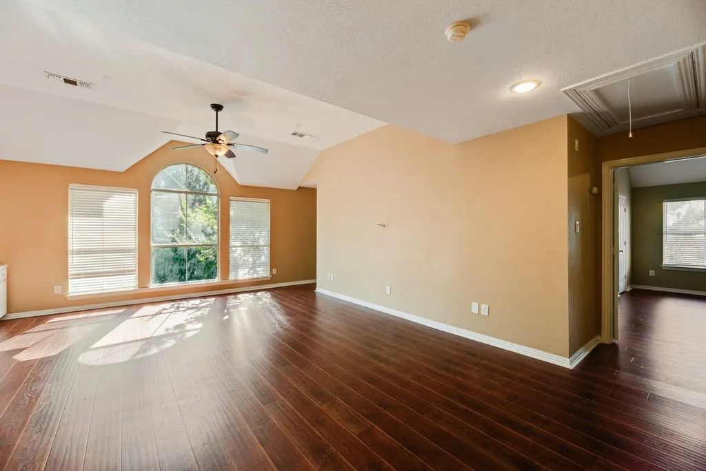 Single Family Residence For Sale in Tarrant County , 517 Northwood Trail, Southlake, Texas 76092, 4 Bedroom, 4 Bathroom, 3 Garage spaces, 3,698 Sqft, built in 1999, mls#21356733, Real Estate Agent in Southlake, Homes For Sale in Tarrant county, Homes For Sale in Southlake, Realtor in Southlake Texas, Real Estate Brokerage Independent Realty Texas, Luminita Cordes Realtor