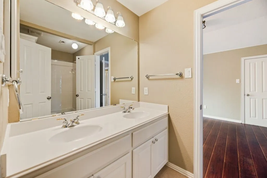 Single Family Residence For Sale in Tarrant County , 517 Northwood Trail, Southlake, Texas 76092, 4 Bedroom, 4 Bathroom, 3 Garage spaces, 3,698 Sqft, built in 1999, mls#21356733, Real Estate Agent in Southlake, Homes For Sale in Tarrant county, Homes For Sale in Southlake, Realtor in Southlake Texas, Real Estate Brokerage Independent Realty Texas, Luminita Cordes Realtor