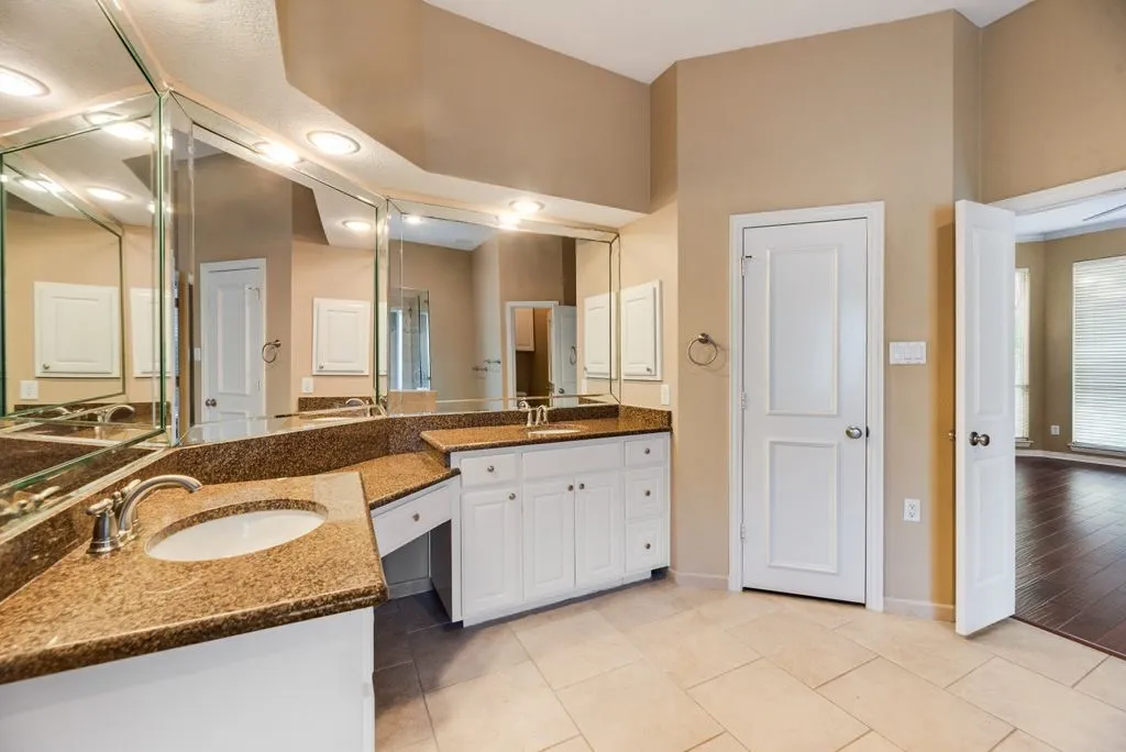 Single Family Residence For Sale in Tarrant County , 517 Northwood Trail, Southlake, Texas 76092, 4 Bedroom, 4 Bathroom, 3 Garage spaces, 3,698 Sqft, built in 1999, mls#21356733, Real Estate Agent in Southlake, Homes For Sale in Tarrant county, Homes For Sale in Southlake, Realtor in Southlake Texas, Real Estate Brokerage Independent Realty Texas, Luminita Cordes Realtor