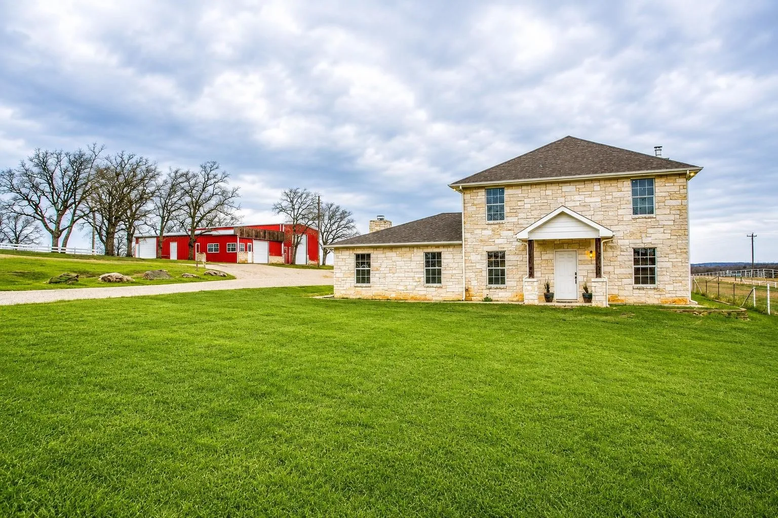 Single Family Residence For Rent in Wise County , 470 County Road 3198, Decatur, Texas 76234, 4 Bedroom, 5 Bathroom, 2 Garage spaces, 2,627 Sqft, built in 2000, mls#21373207, Real Estate Agent in Decatur, Homes For Rent in Wise county, Homes For Rent in Decatur, Realtor in Decatur Texas, Real Estate Brokerage Independent Realty Texas, Luminita Cordes Realtor
