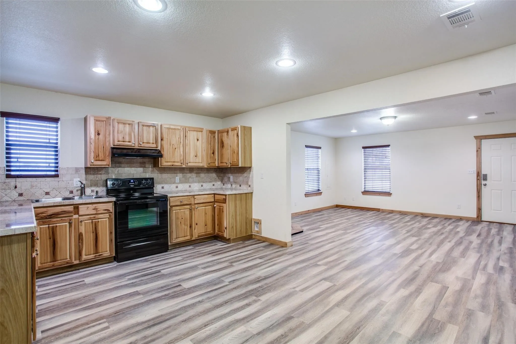 Single Family Residence For Rent in Wise County , 470 County Road 3198, Decatur, Texas 76234, 4 Bedroom, 5 Bathroom, 2 Garage spaces, 2,627 Sqft, built in 2000, mls#21373207, Real Estate Agent in Decatur, Homes For Rent in Wise county, Homes For Rent in Decatur, Realtor in Decatur Texas, Real Estate Brokerage Independent Realty Texas, Luminita Cordes Realtor