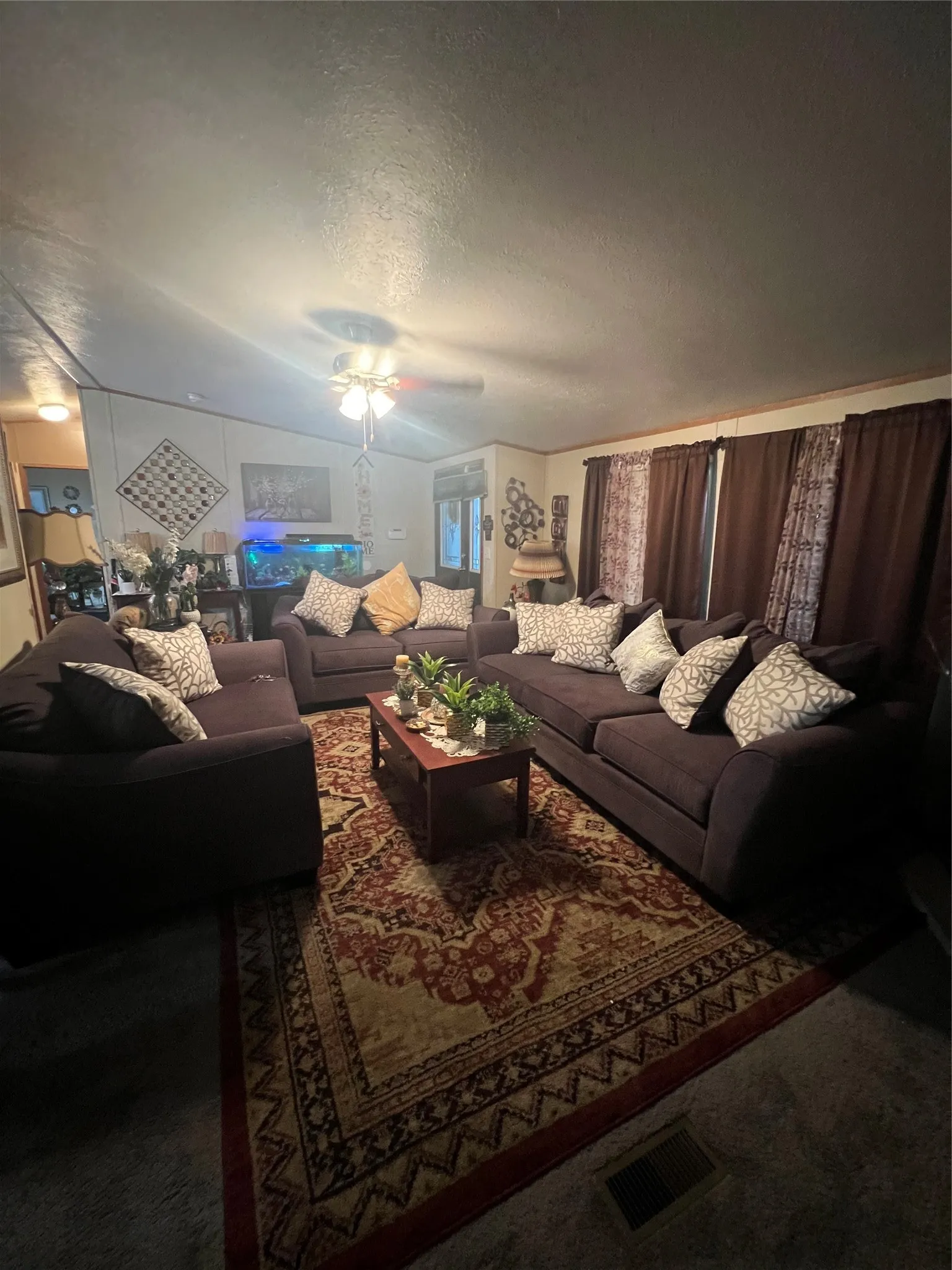 Ceiling fan with integrated lighting