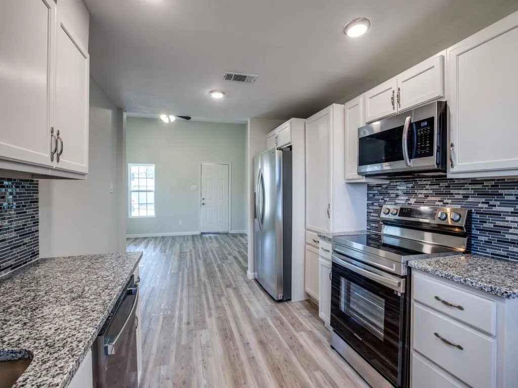 Single Family Residence For Sale in Tarrant County , 3204 5TH Avenue, Fort Worth, Texas 76110, 3 Bedroom, 2 Bathroom, Garage spaces, 1,278 Sqft, built in 1952, mls#21373188, Real Estate Agent in Fort Worth, Homes For Sale in Tarrant county, Homes For Sale in Fort Worth, Realtor in Fort Worth Texas, Real Estate Brokerage Independent Realty Texas, Luminita Cordes Realtor