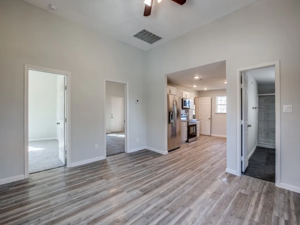 Single Family Residence For Sale in Tarrant County , 3204 5TH Avenue, Fort Worth, Texas 76110, 3 Bedroom, 2 Bathroom, Garage spaces, 1,278 Sqft, built in 1952, mls#21373188, Real Estate Agent in Fort Worth, Homes For Sale in Tarrant county, Homes For Sale in Fort Worth, Realtor in Fort Worth Texas, Real Estate Brokerage Independent Realty Texas, Luminita Cordes Realtor