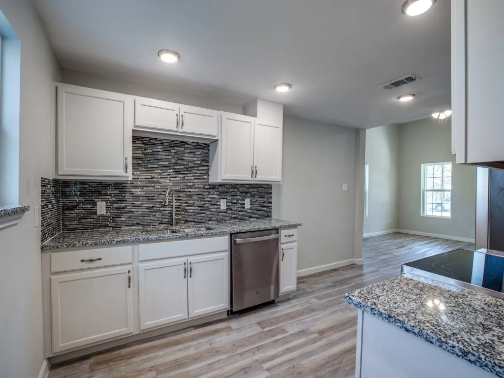 Single Family Residence For Sale in Tarrant County , 3204 5TH Avenue, Fort Worth, Texas 76110, 3 Bedroom, 2 Bathroom, Garage spaces, 1,278 Sqft, built in 1952, mls#21373188, Real Estate Agent in Fort Worth, Homes For Sale in Tarrant county, Homes For Sale in Fort Worth, Realtor in Fort Worth Texas, Real Estate Brokerage Independent Realty Texas, Luminita Cordes Realtor
