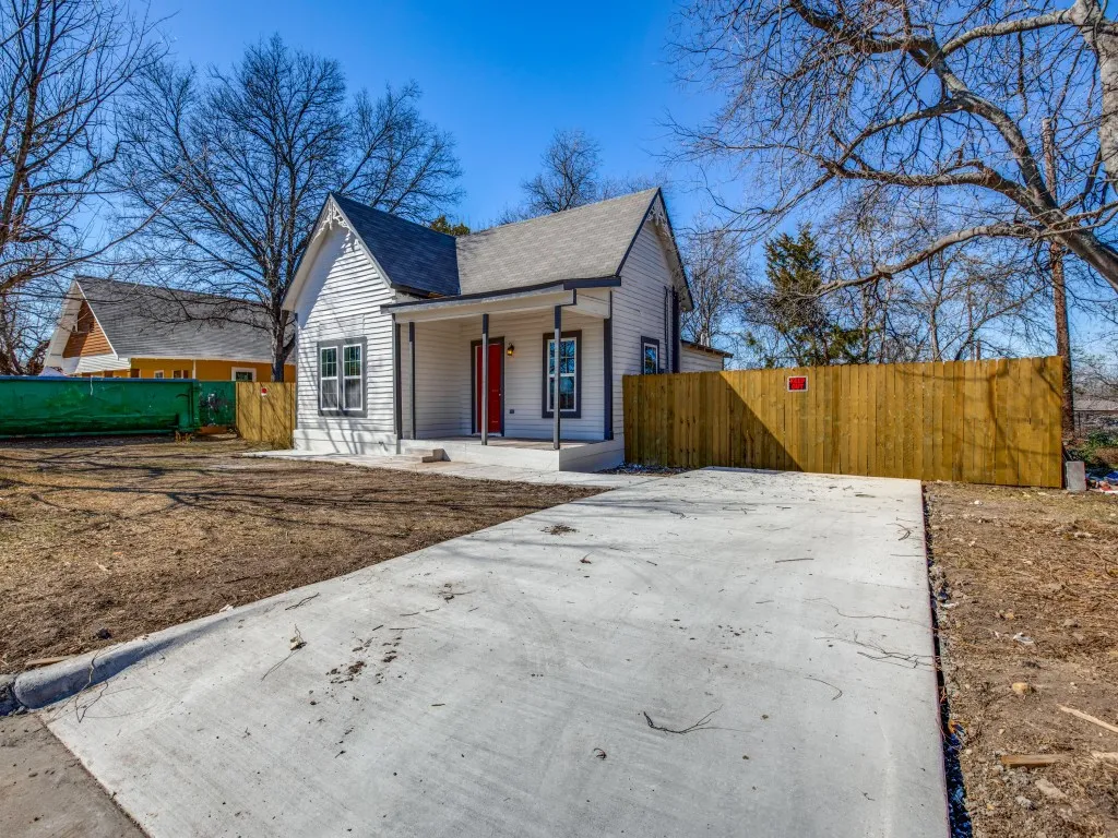 Single Family Residence For Sale in Tarrant County , 3204 5TH Avenue, Fort Worth, Texas 76110, 3 Bedroom, 2 Bathroom, Garage spaces, 1,278 Sqft, built in 1952, mls#21373188, Real Estate Agent in Fort Worth, Homes For Sale in Tarrant county, Homes For Sale in Fort Worth, Realtor in Fort Worth Texas, Real Estate Brokerage Independent Realty Texas, Luminita Cordes Realtor