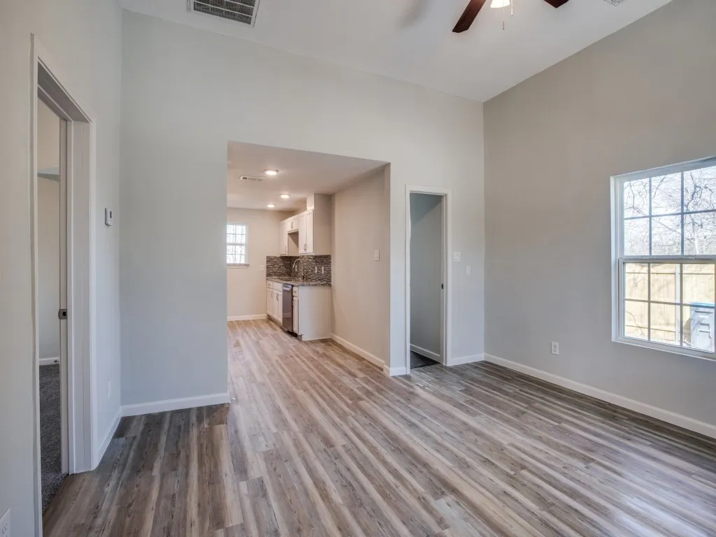 Single Family Residence For Sale in Tarrant County , 3204 5TH Avenue, Fort Worth, Texas 76110, 3 Bedroom, 2 Bathroom, Garage spaces, 1,278 Sqft, built in 1952, mls#21373188, Real Estate Agent in Fort Worth, Homes For Sale in Tarrant county, Homes For Sale in Fort Worth, Realtor in Fort Worth Texas, Real Estate Brokerage Independent Realty Texas, Luminita Cordes Realtor
